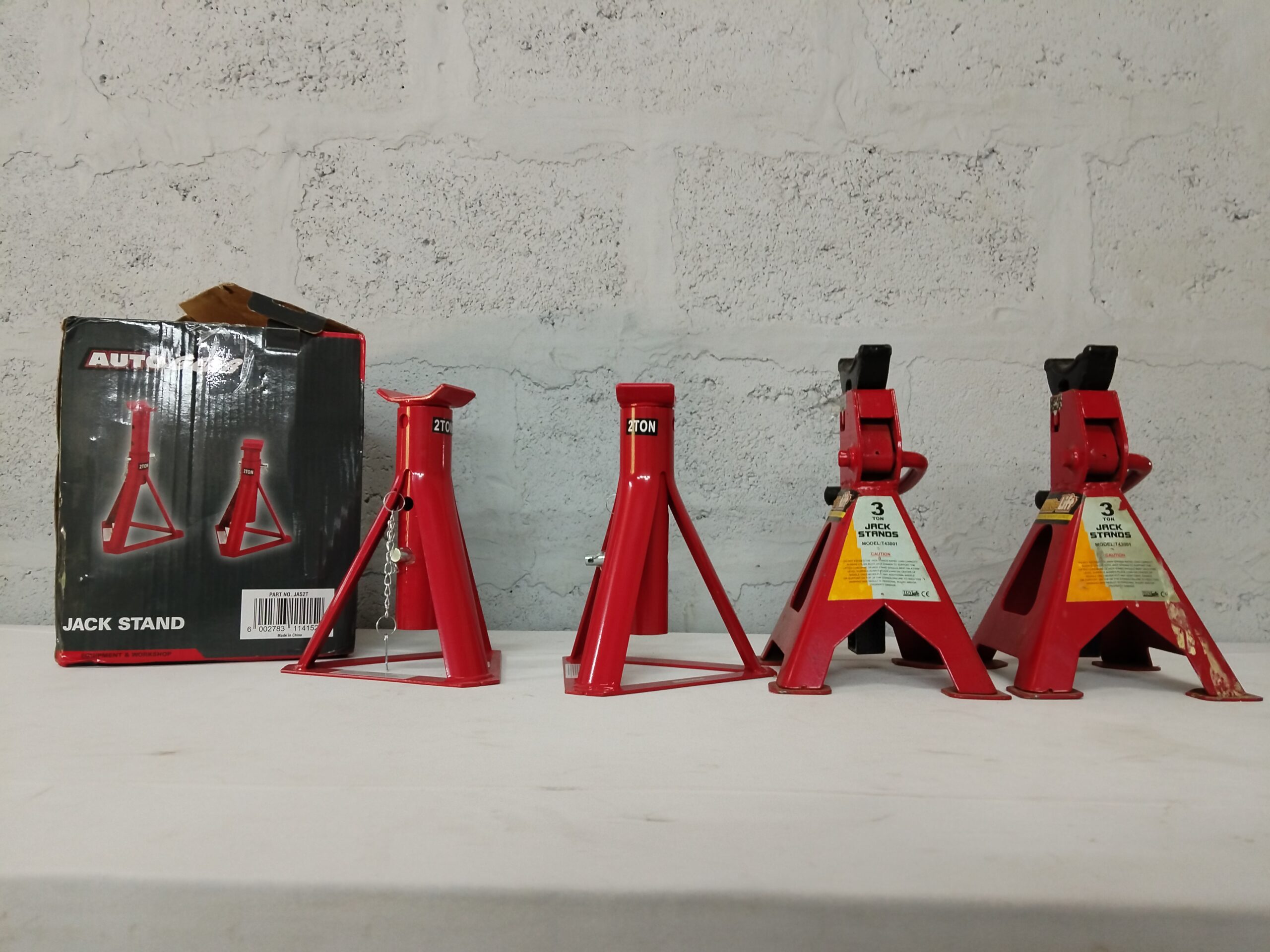 Lot of 4 Red Metal Jack Stands – 2 x 2-ton tubular, 2 x 3-ton A-frame (T43001 visible)