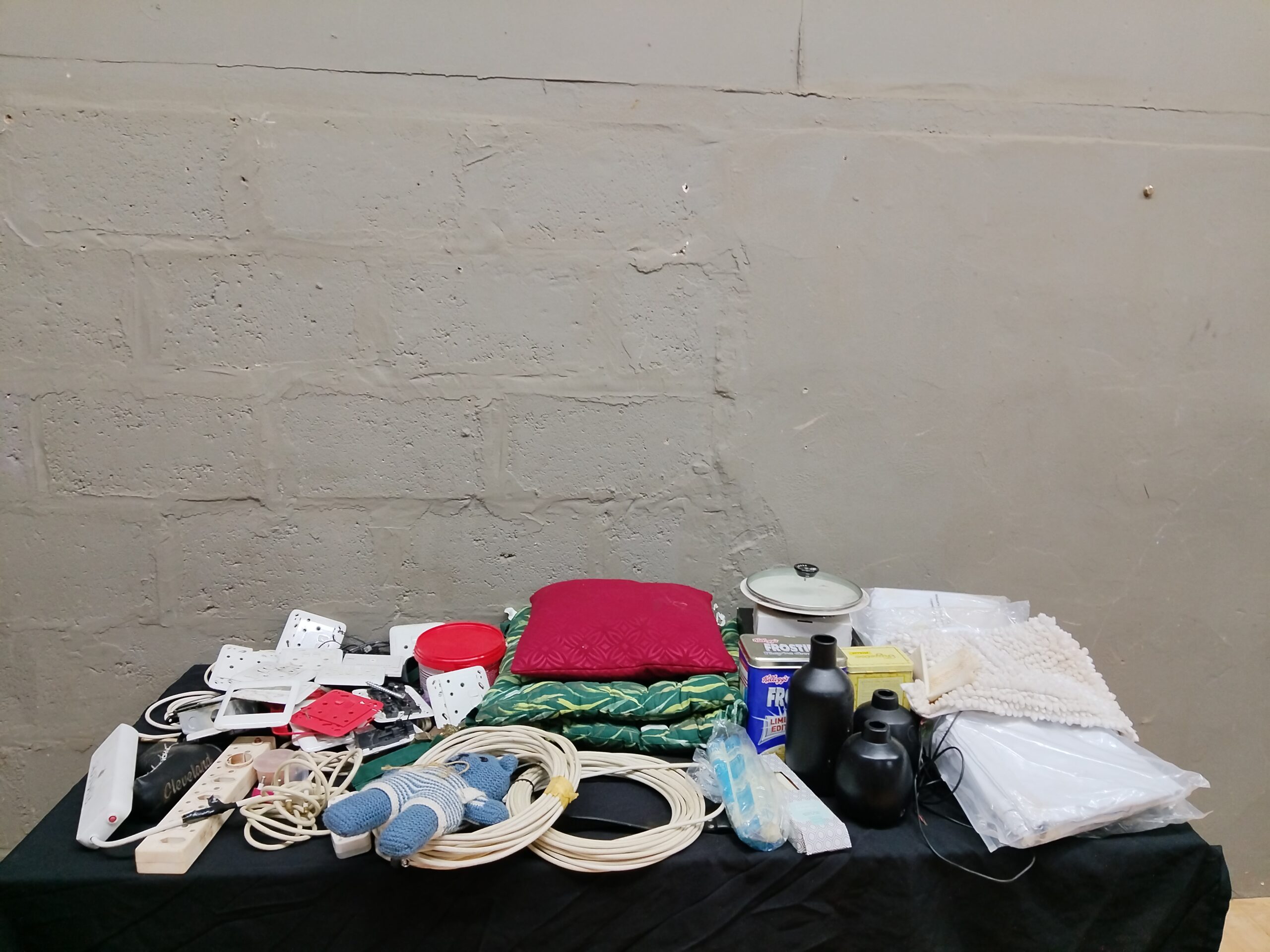 Mixed Household Lot – Assorted Textiles, Vases, Cables & Small Electrical Parts