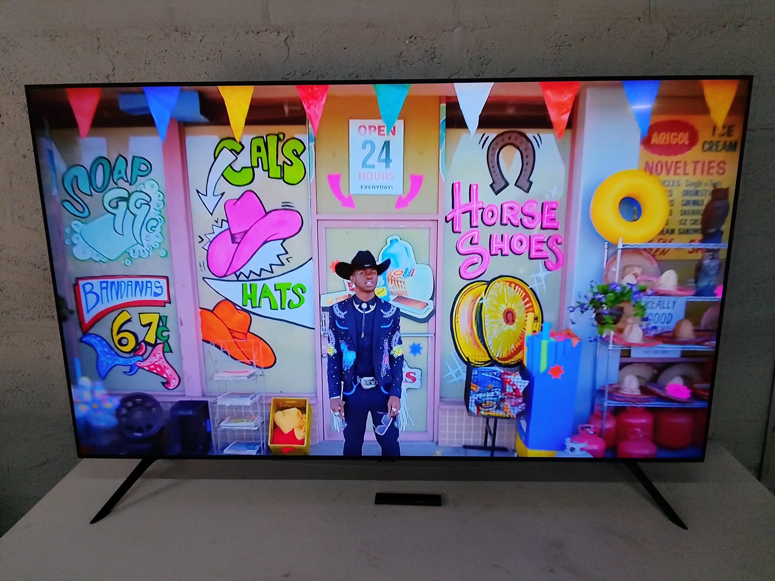 Samsung 70″ Flat Screen TV (Model UA70CU7000K) — Powers On, Stand & Remote Included