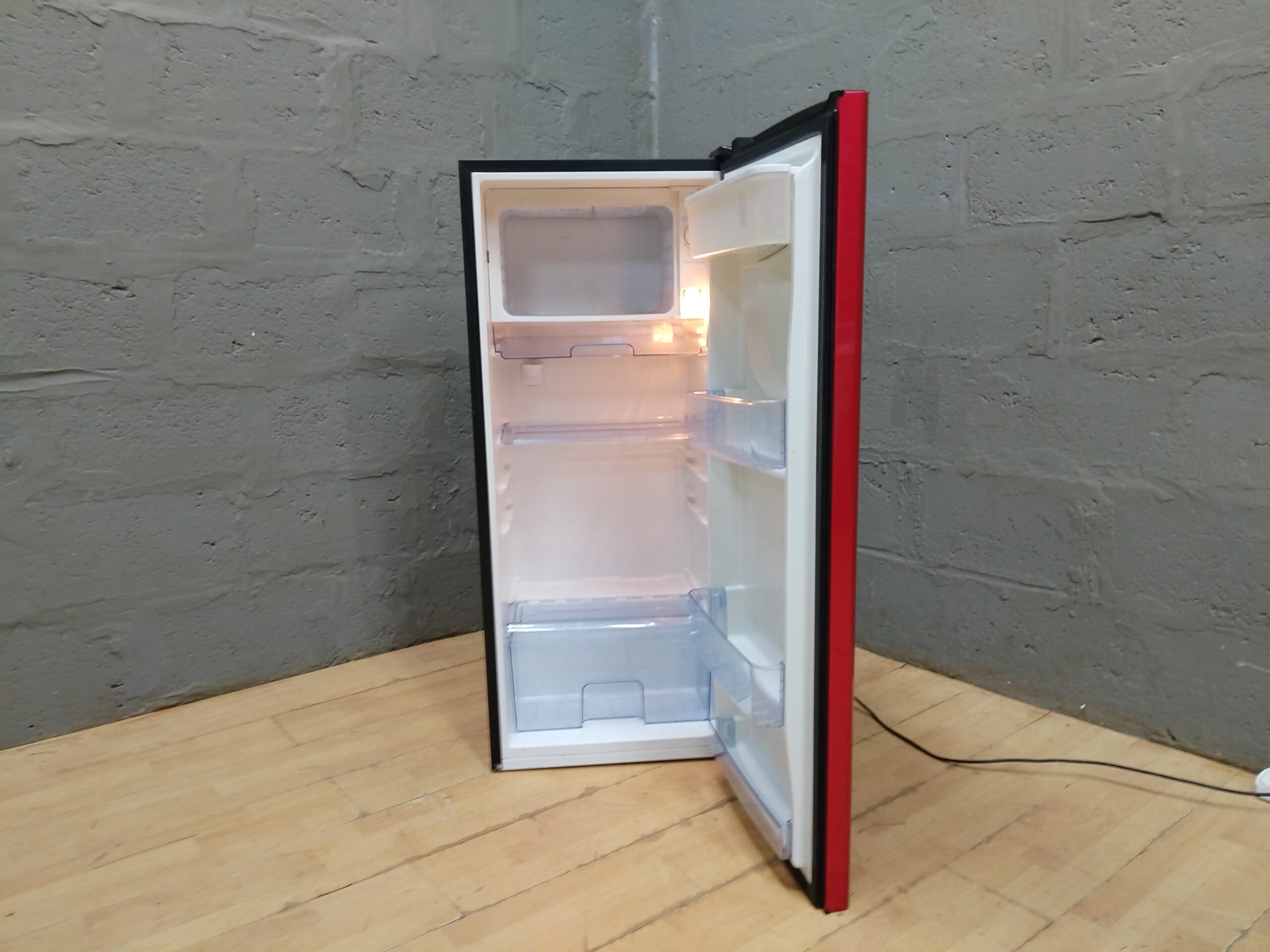 Hisense Red Single-Door Refrigerator with Top Freezer — L52 x W52 x H121 cm