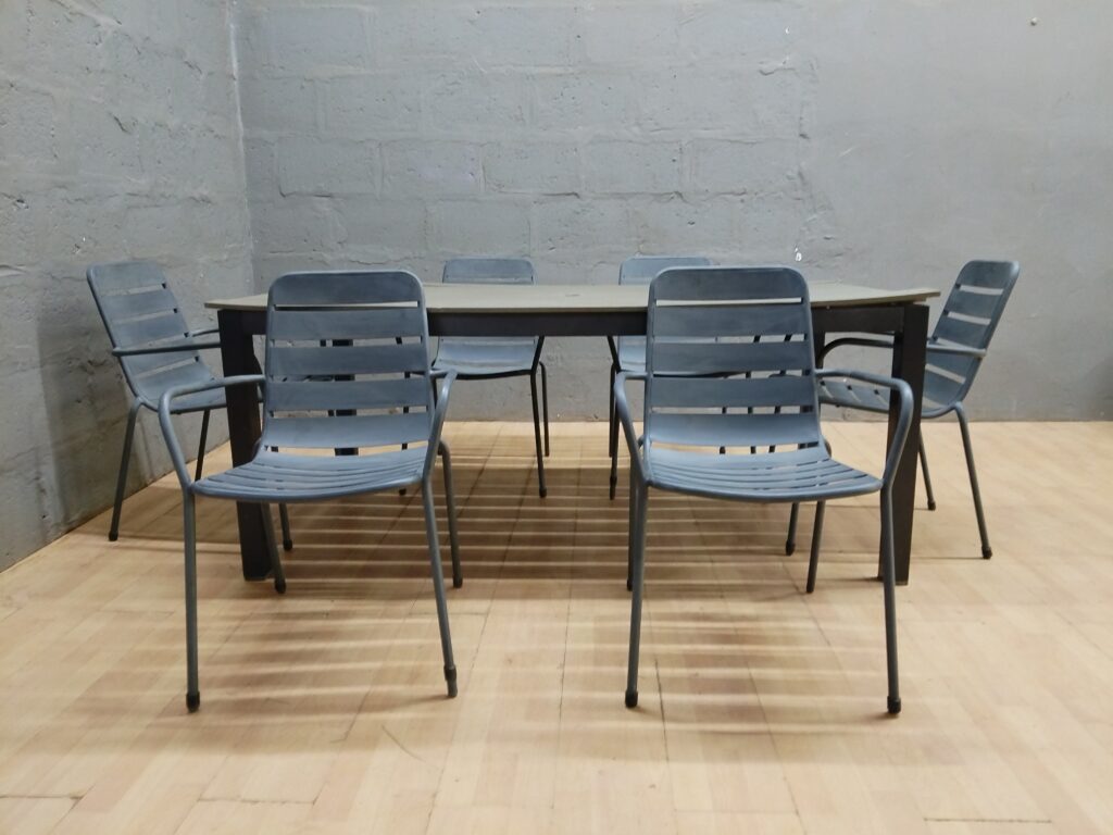7-piece Outdoor Dining Set — Rectangular Table with 6 Chairs
