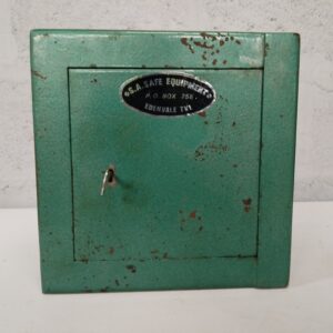 Small Green Metal Cube Safe with Key & Interior Shelf (31 x 31 x 31 cm)
