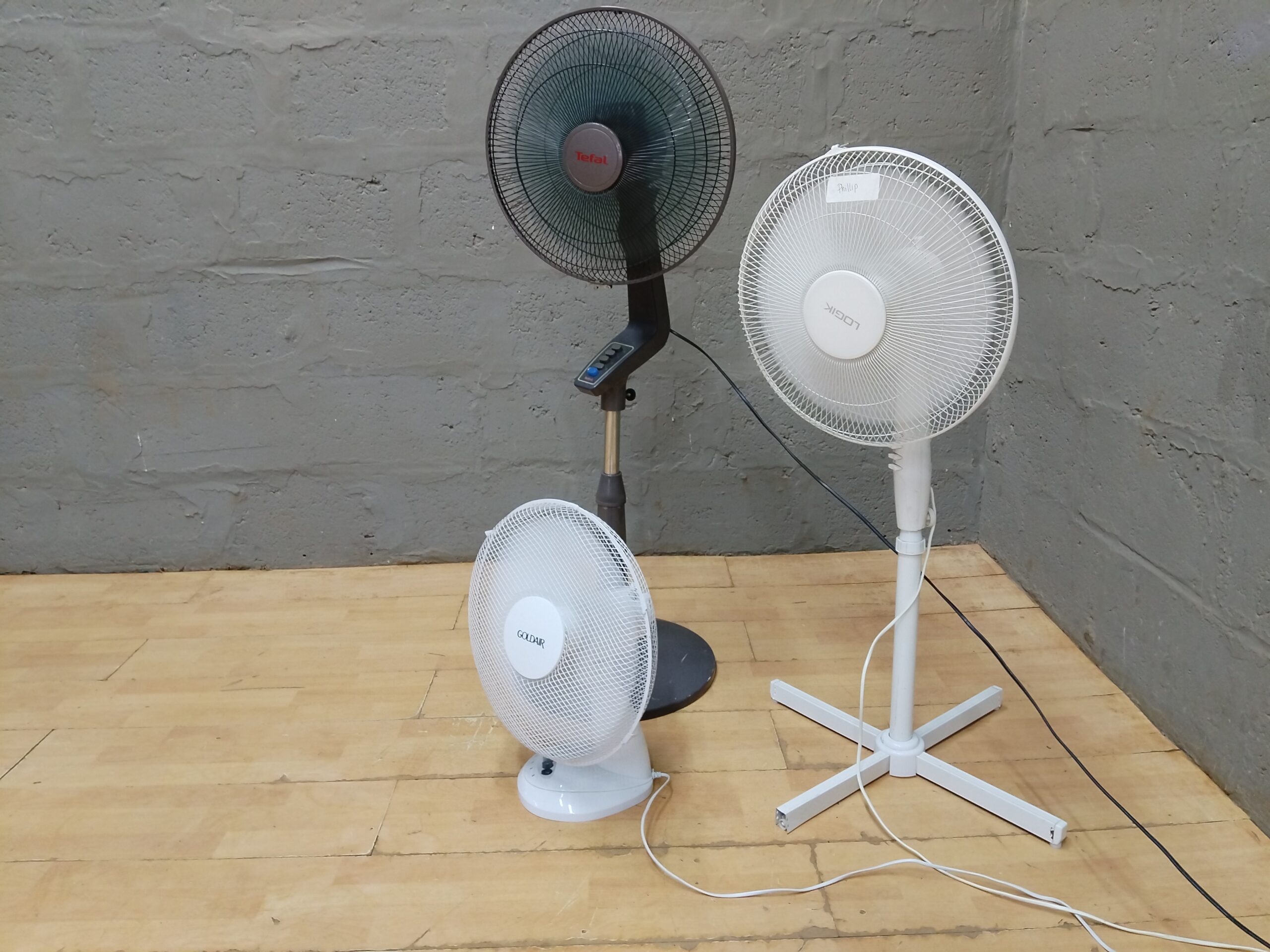Lot of 3 Pedestal & Desk Fans (Tefal, Goldair, Logik) – Mixed Materials