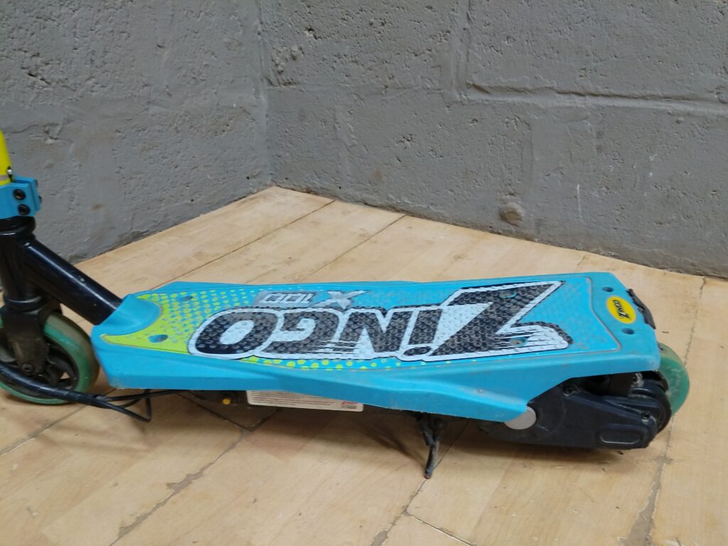 Child ZINGO Kick Scooter — Turquoise, Needs Parts / For Repair