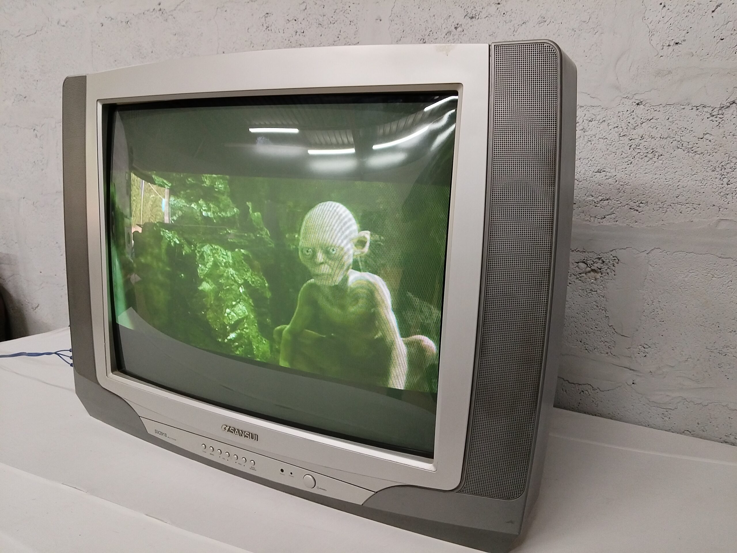 Sansui SV2918 CRT Television — Powers On, Green Tint & Horizontal Banding
