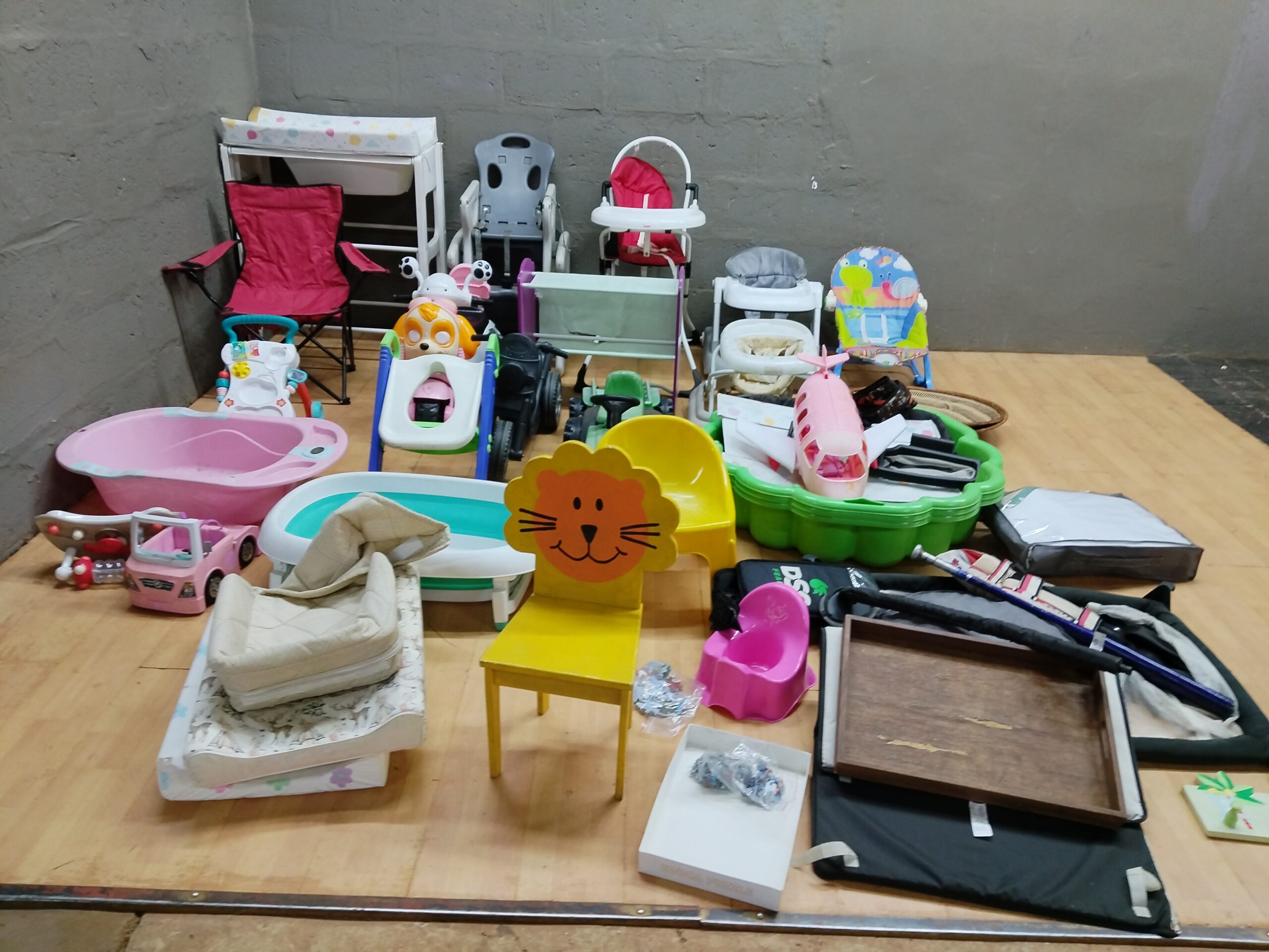 Mixed lot of assorted used baby & children’s items (approx. 22 pieces)