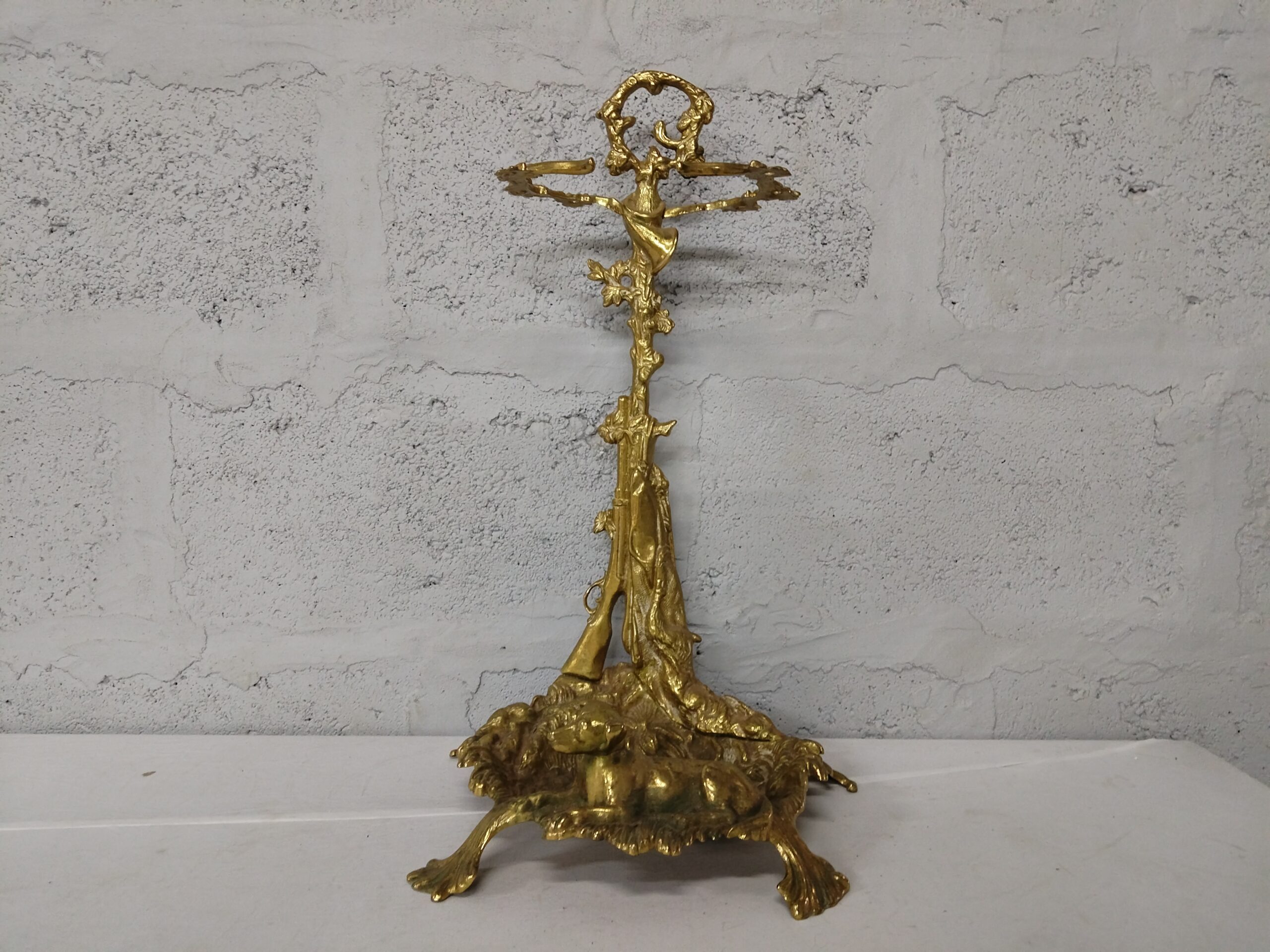 Ornate Gold-Coloured Decorative Stand with Dog Figure, 33 x 24 x 56 cm