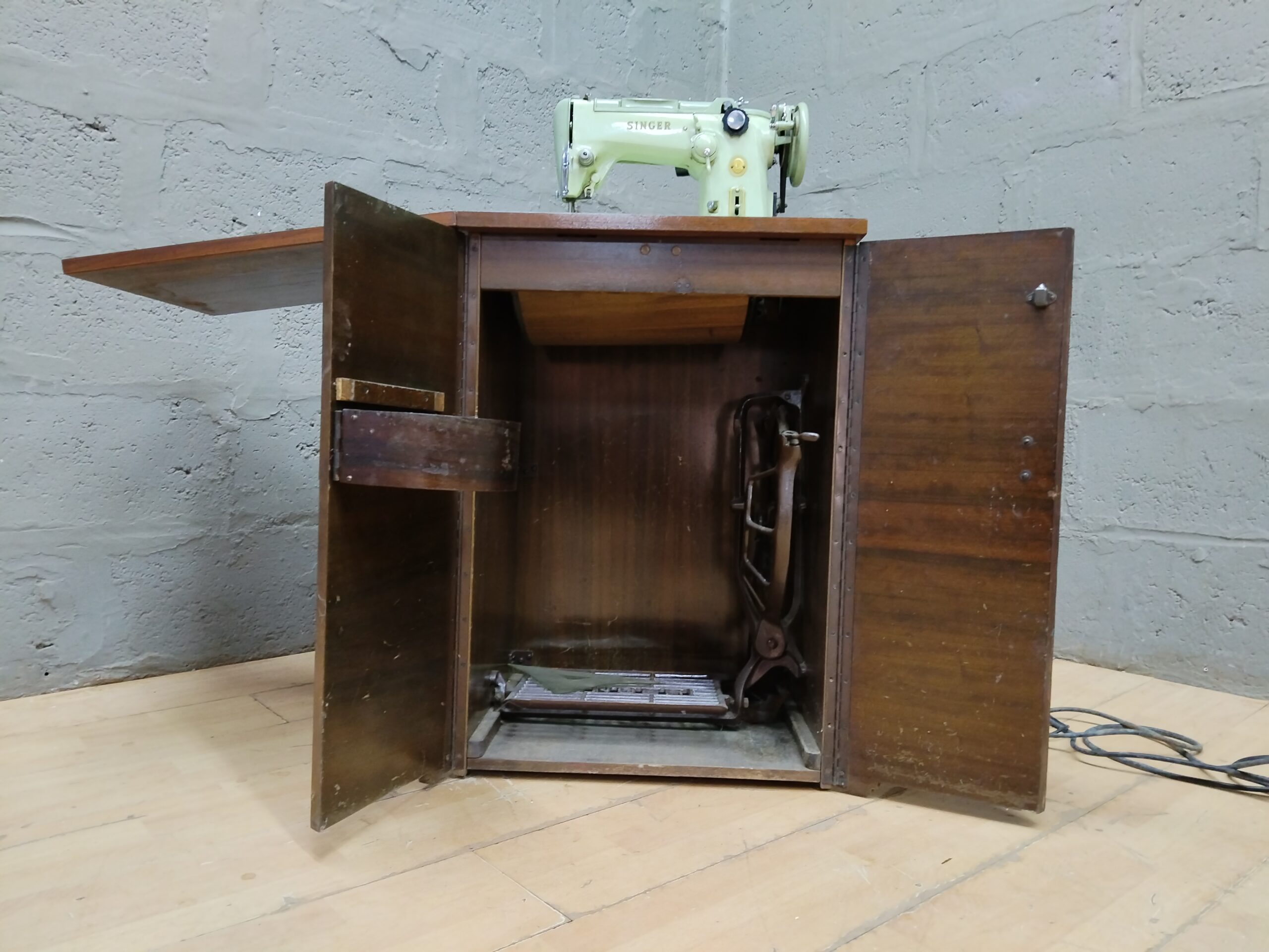 Singer Sewing Machine in Wooden Cabinet — Motor & Pedal Included, Needs Attention