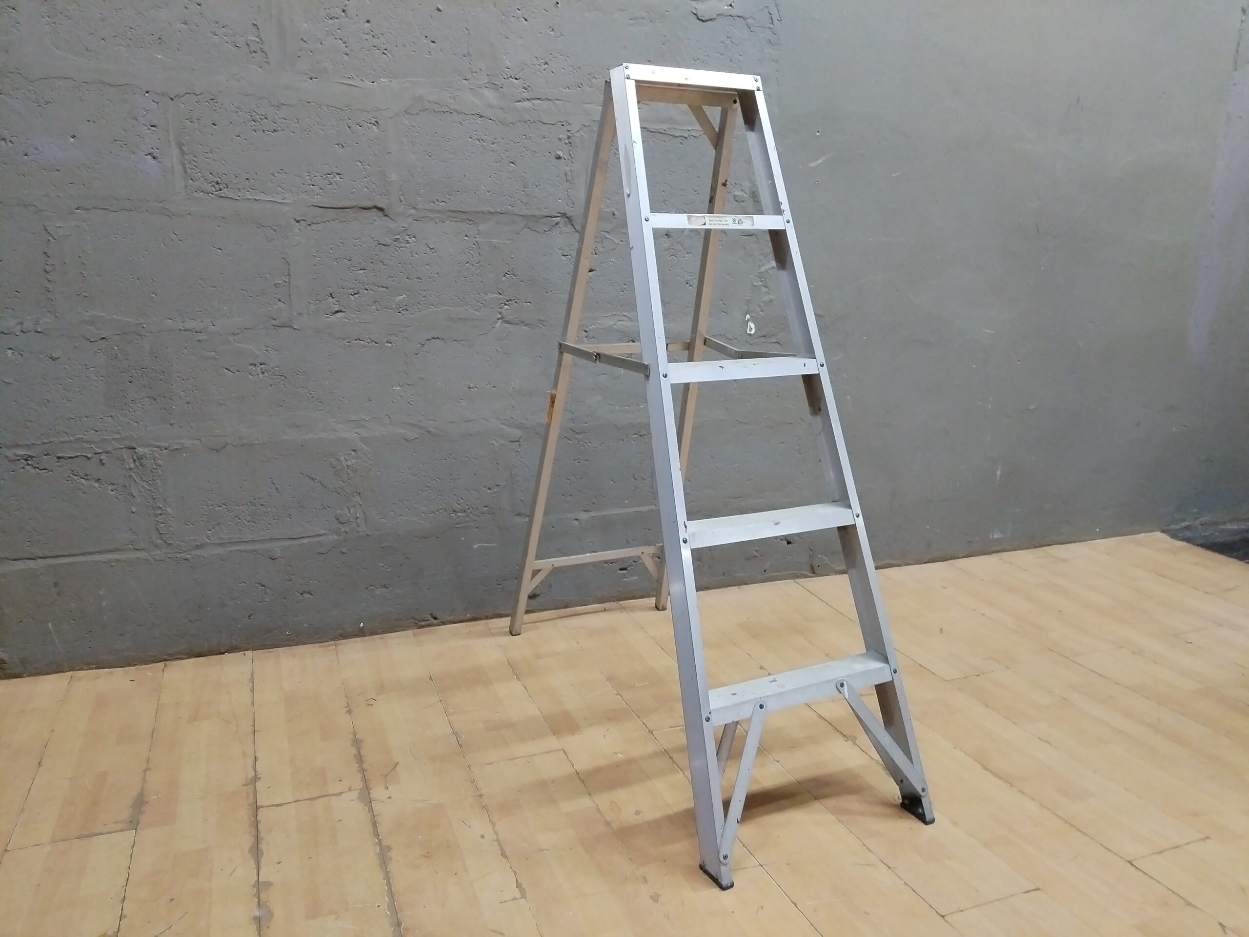 Freestanding A-frame Step Ladder, Approx. 134 cm Height, Aluminium-Colour Finish