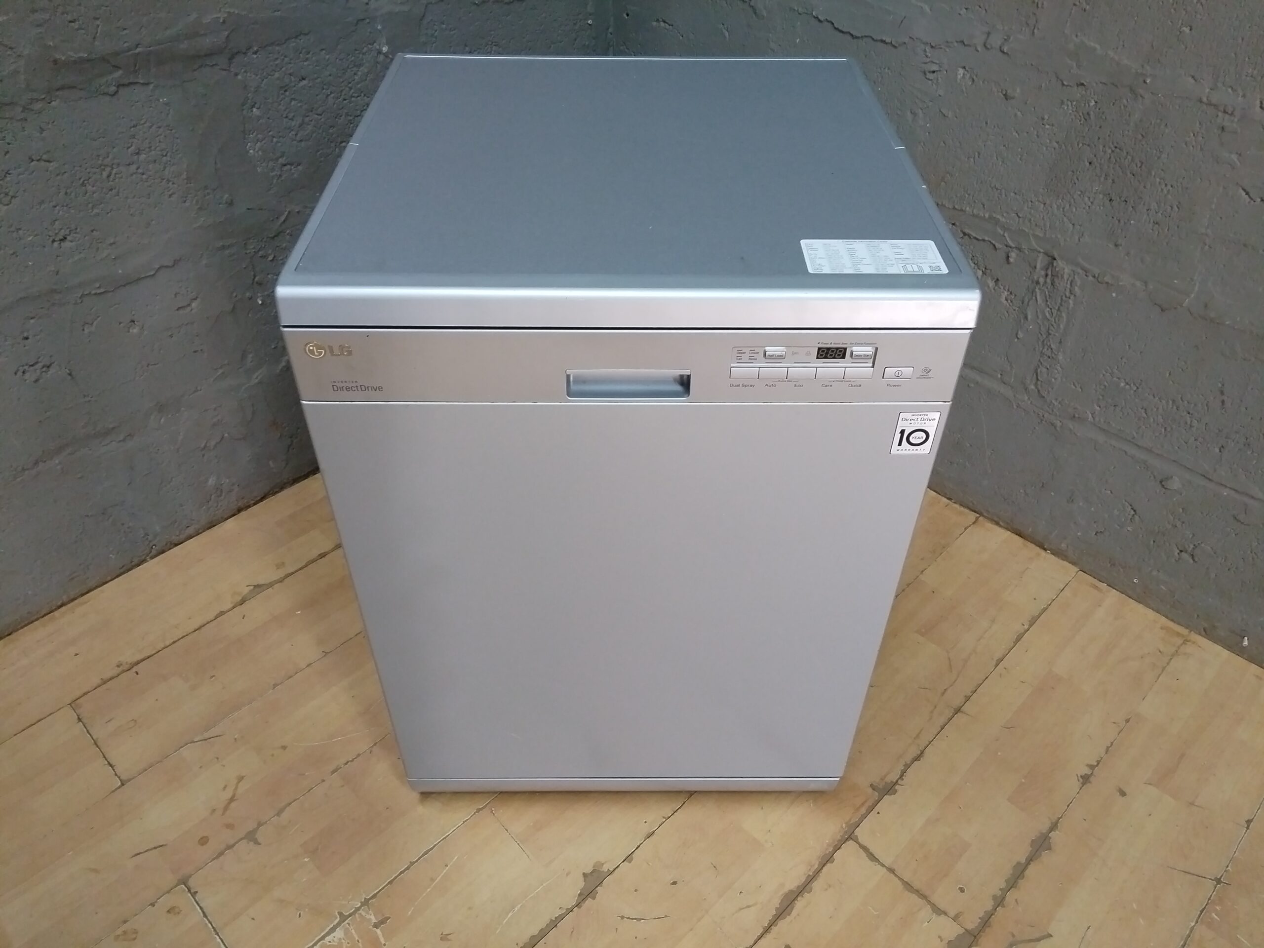 LG Freestanding Dishwasher D1450LF1 — Silver, 60 x 60 x 85 cm (label)
