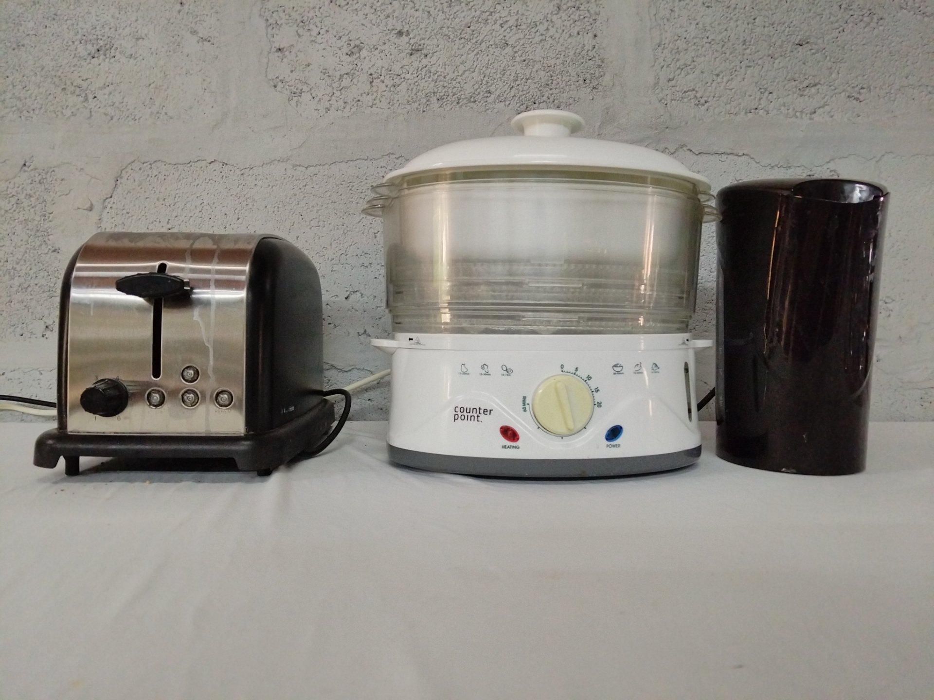 Lot of 3 Small Kitchen Appliances: Russell Hobbs Toaster, Counter Point Steamer & Ottimo Kettle