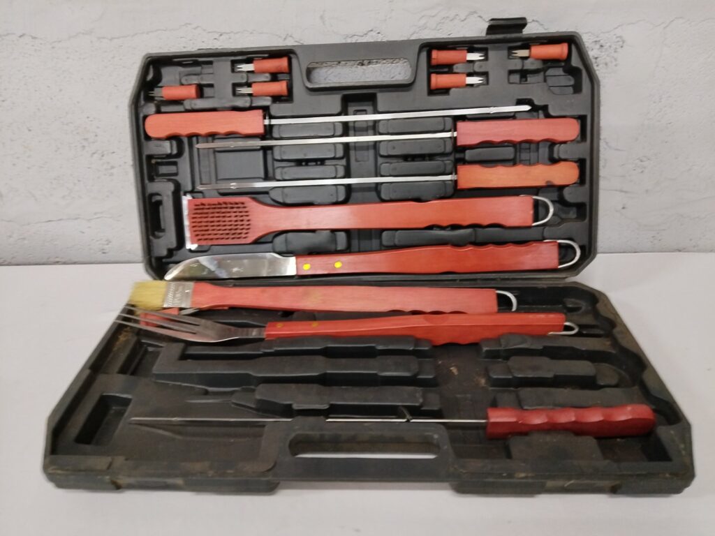 15-Piece Barbecue Tool Set in Hard Plastic Carry Case – Used