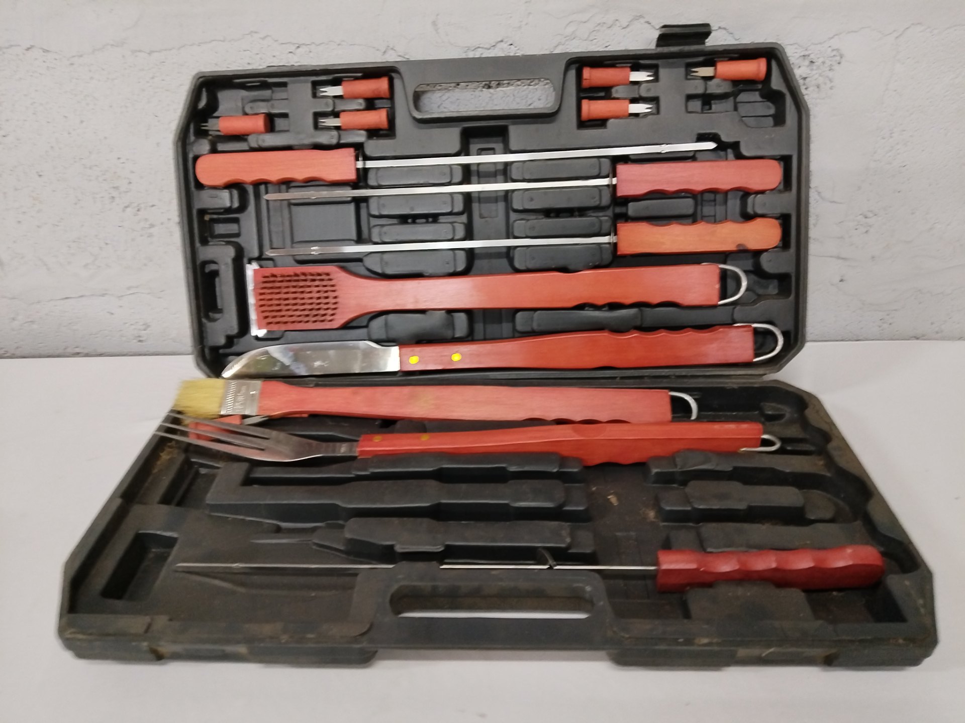 15-Piece Barbecue Tool Set in Hard Plastic Carry Case – Used