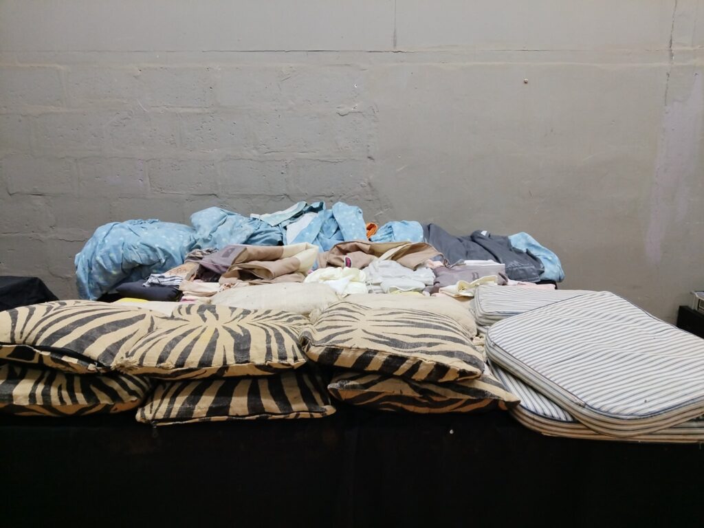 Bulk Lot of Assorted Cushions, Cushion Covers & Household Textiles (Approx. 15 Pieces)