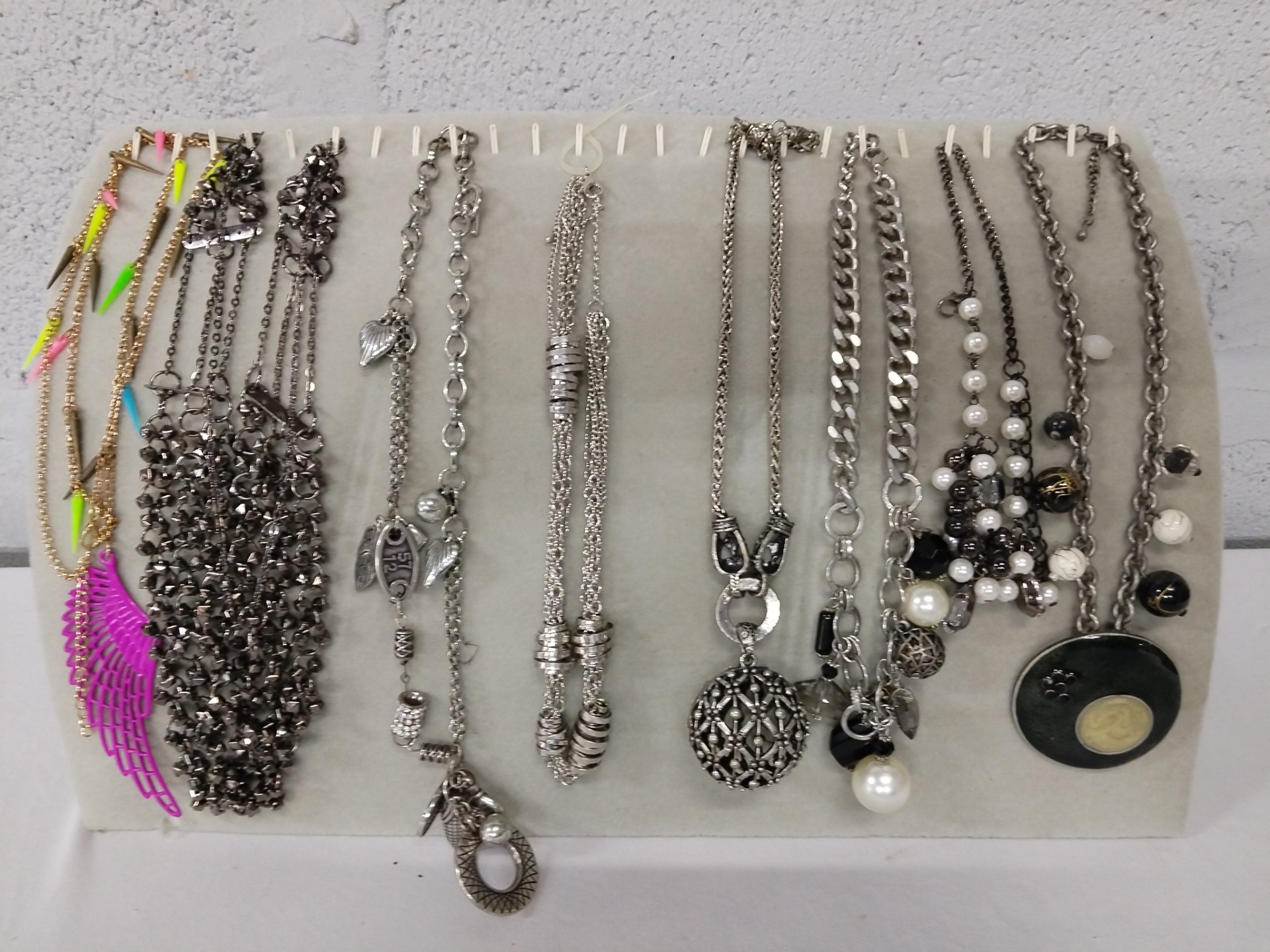 Bulk Lot of 8 Assorted Costume Necklaces – Mixed Styles & Finishes