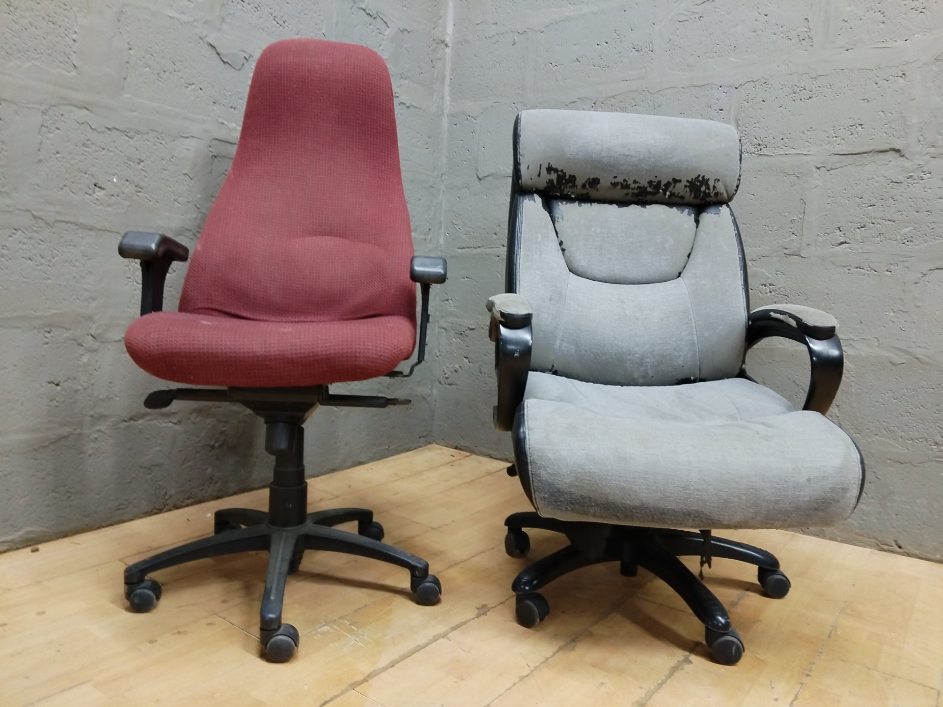 Pair of Office Chairs – Heavy Wear, Untested, Bulk Lot