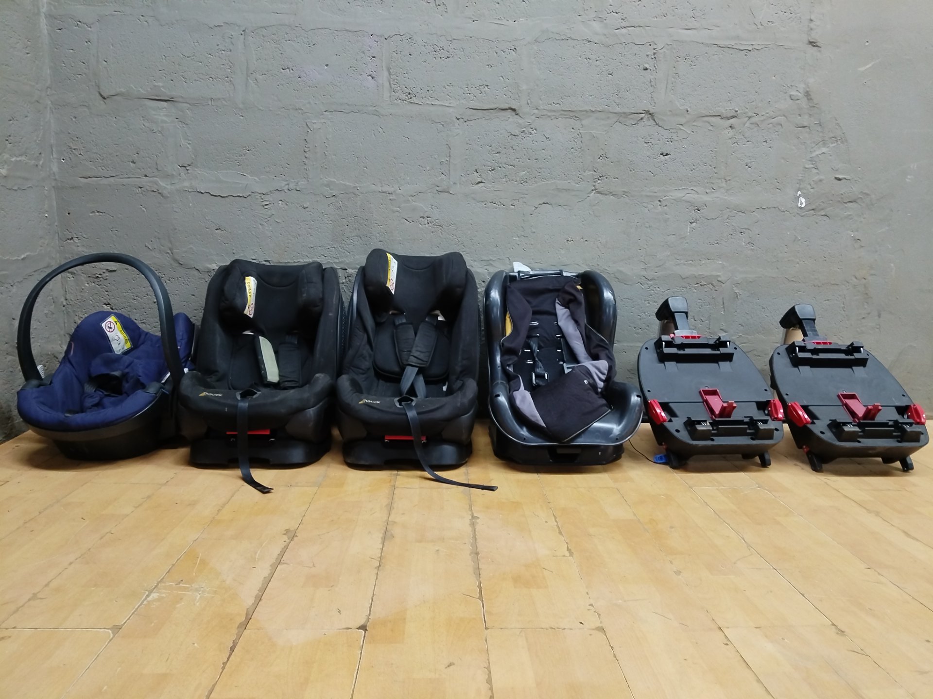 Bulk Lot of 4 Used Child Car Seats (Hauck, Nania) & 2 Bases – Untested, Spares/Repairs