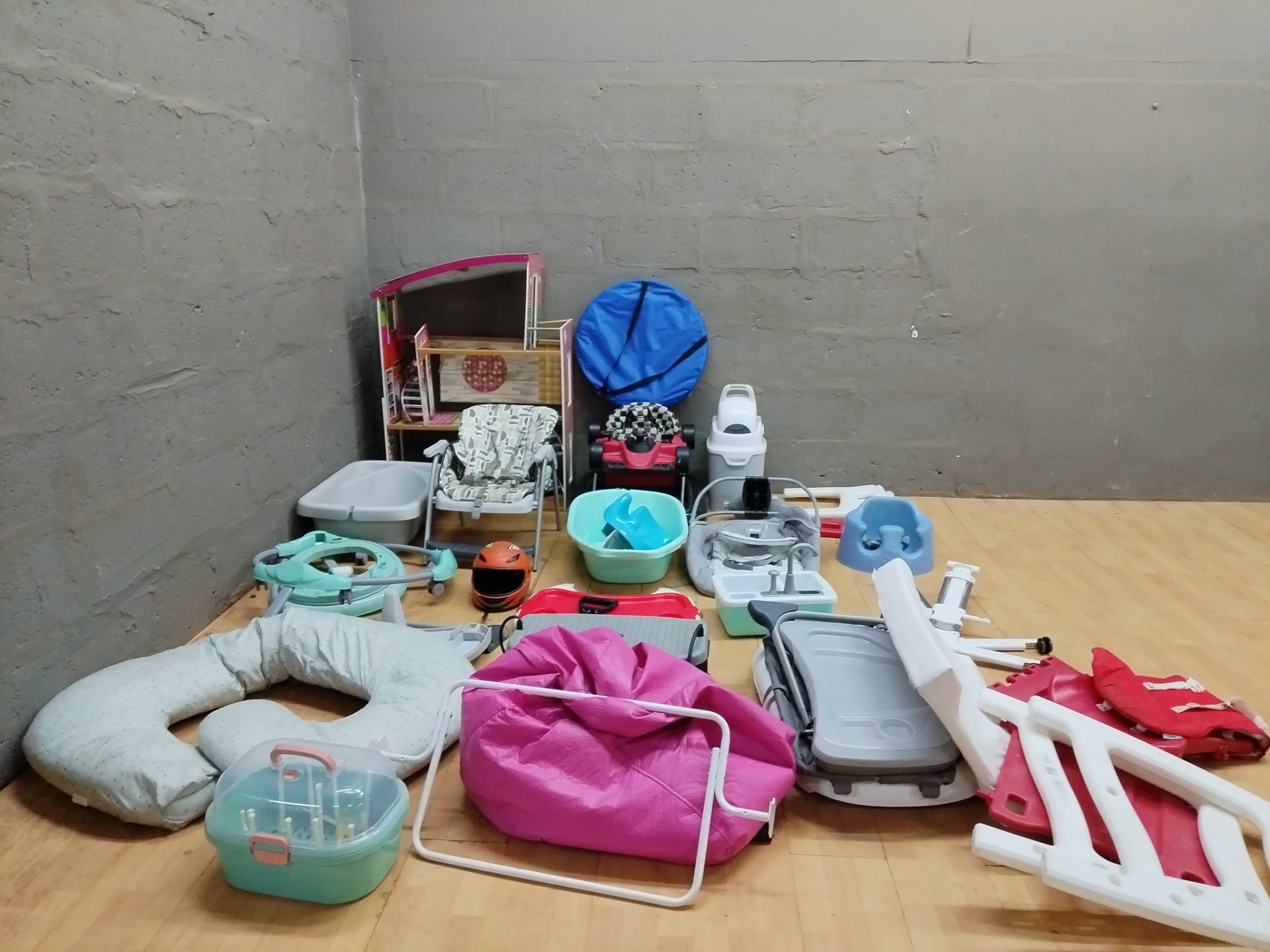 Bulk Lot of 19 Assorted Baby & Toddler Items – Bouncers, Baths, Walkers, Feeding Seats & More (Mixed Condition)
