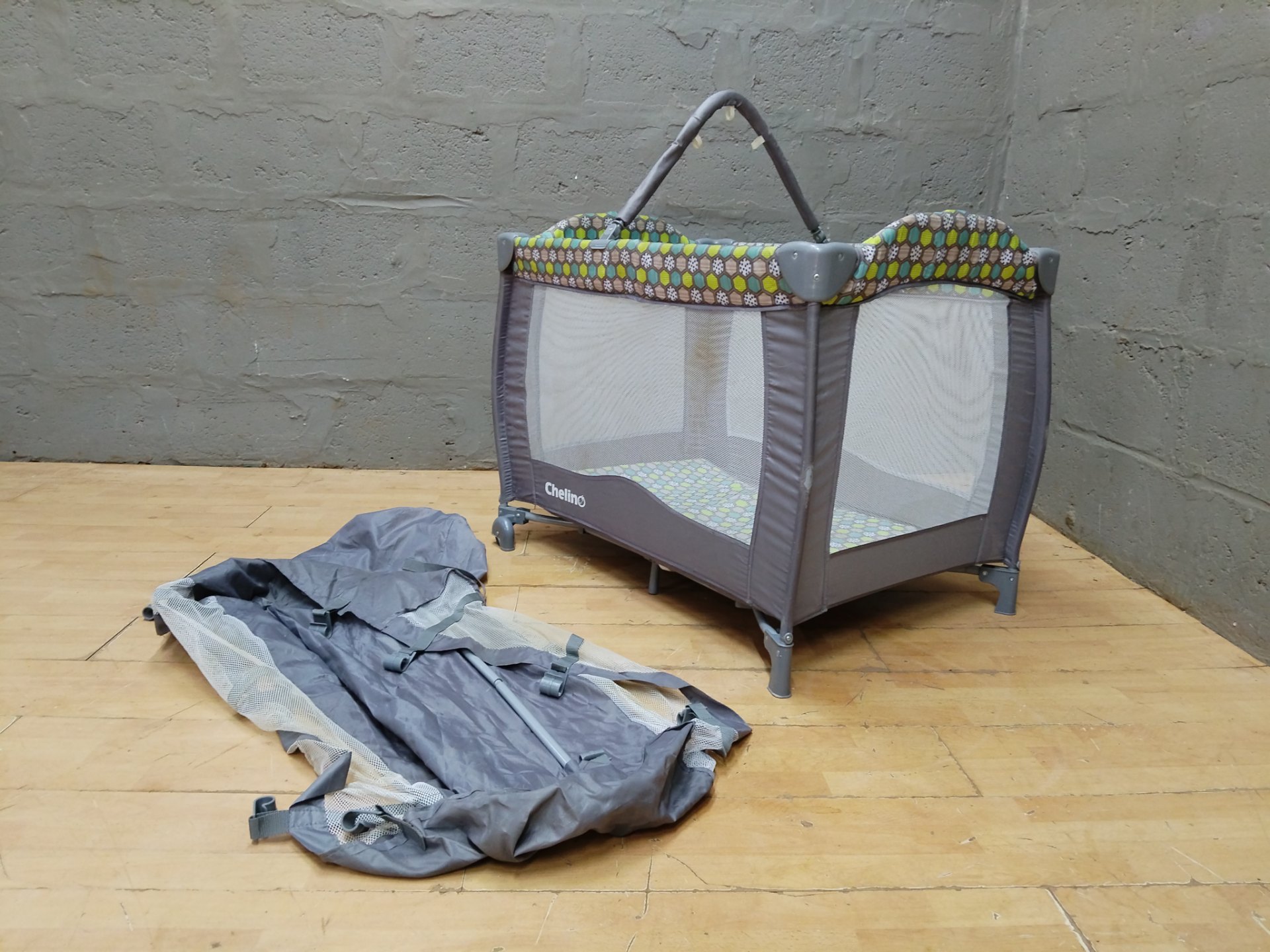 Chelino Portable Baby Cot / Playpen with Mattress and Carry Bag – 99x68x79 cm