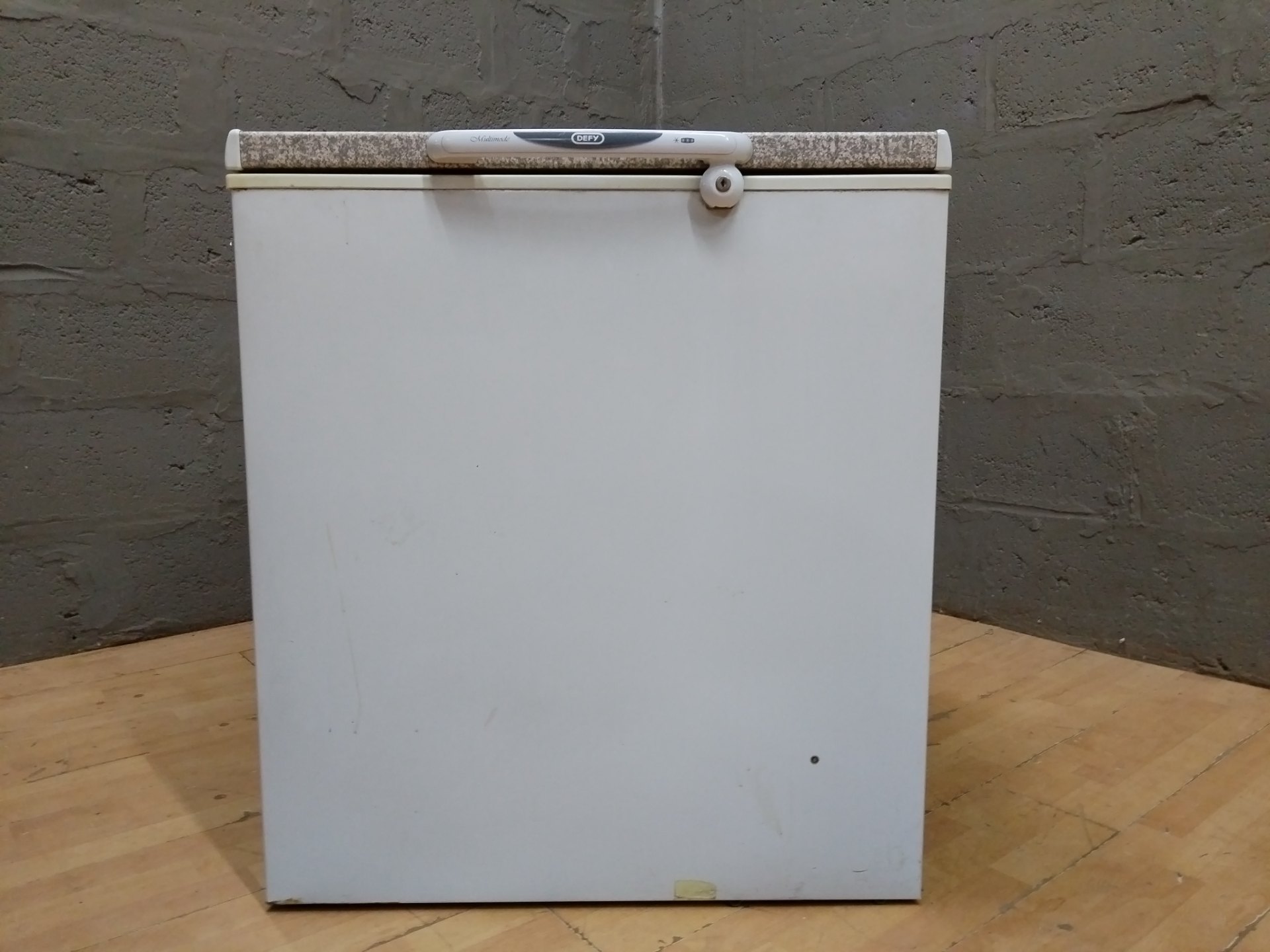 Defy 210L Chest Freezer (Model DMF290) – Working, Used Condition