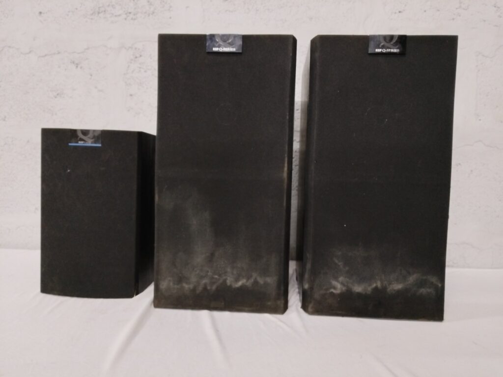 KEF Q-Series Speaker Set: 2 Floorstanders & 1 Q10 Bookshelf –   Needs Cleaning