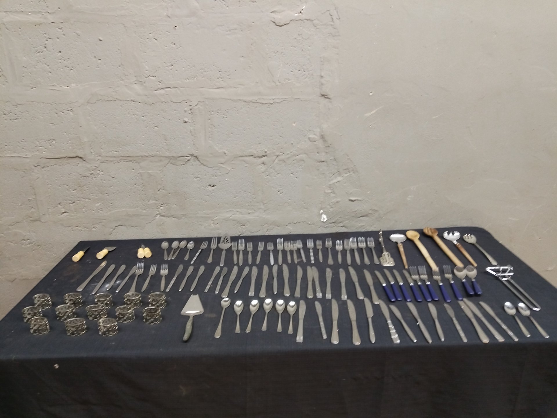 Bulk Lot of 86 Assorted Cutlery & Kitchen Utensils – Knives, Forks, Spoons, Napkin Rings & More