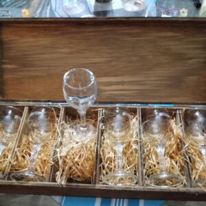 Set of 6 Wine Glasses in Wooden Presentation Box – No Chips or Cracks