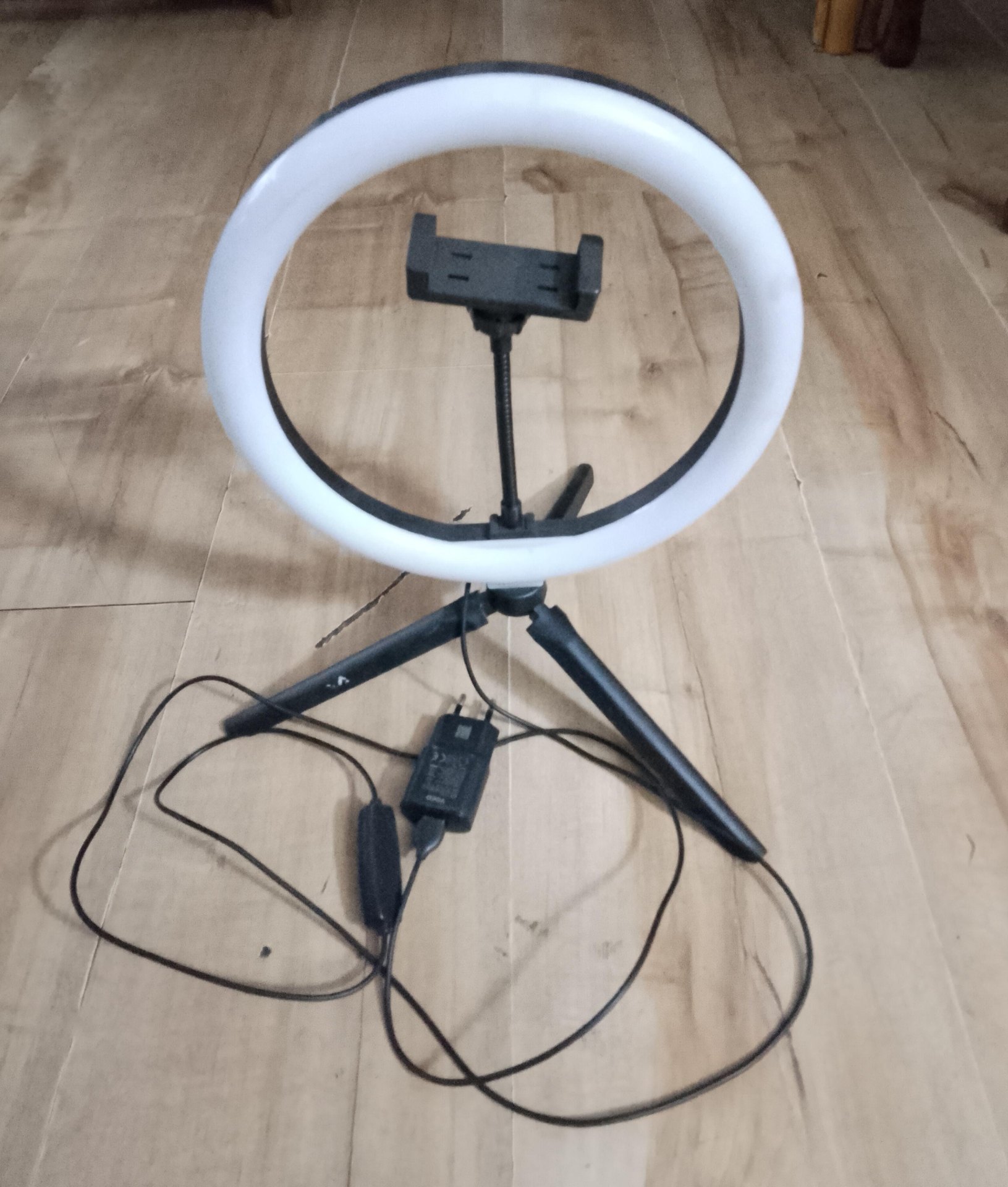 LED Ring Light with Tripod Stand and Phone Holder – Complete, Working