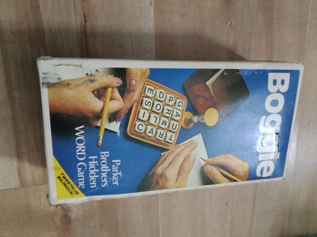 Boggle Board Game (Parker Brothers Bilingual Edition, Complete in Box)