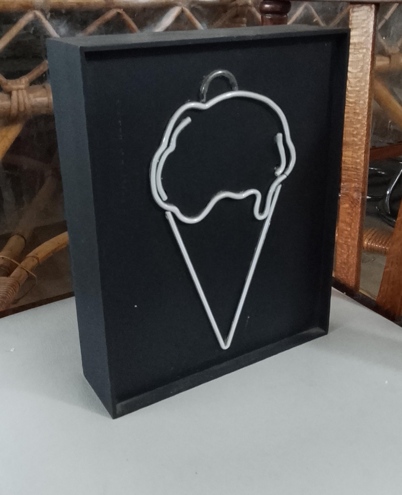 Fang Hua Ice Cream Cone Neon Wall Light – Model ZY-17003 (Untested)
