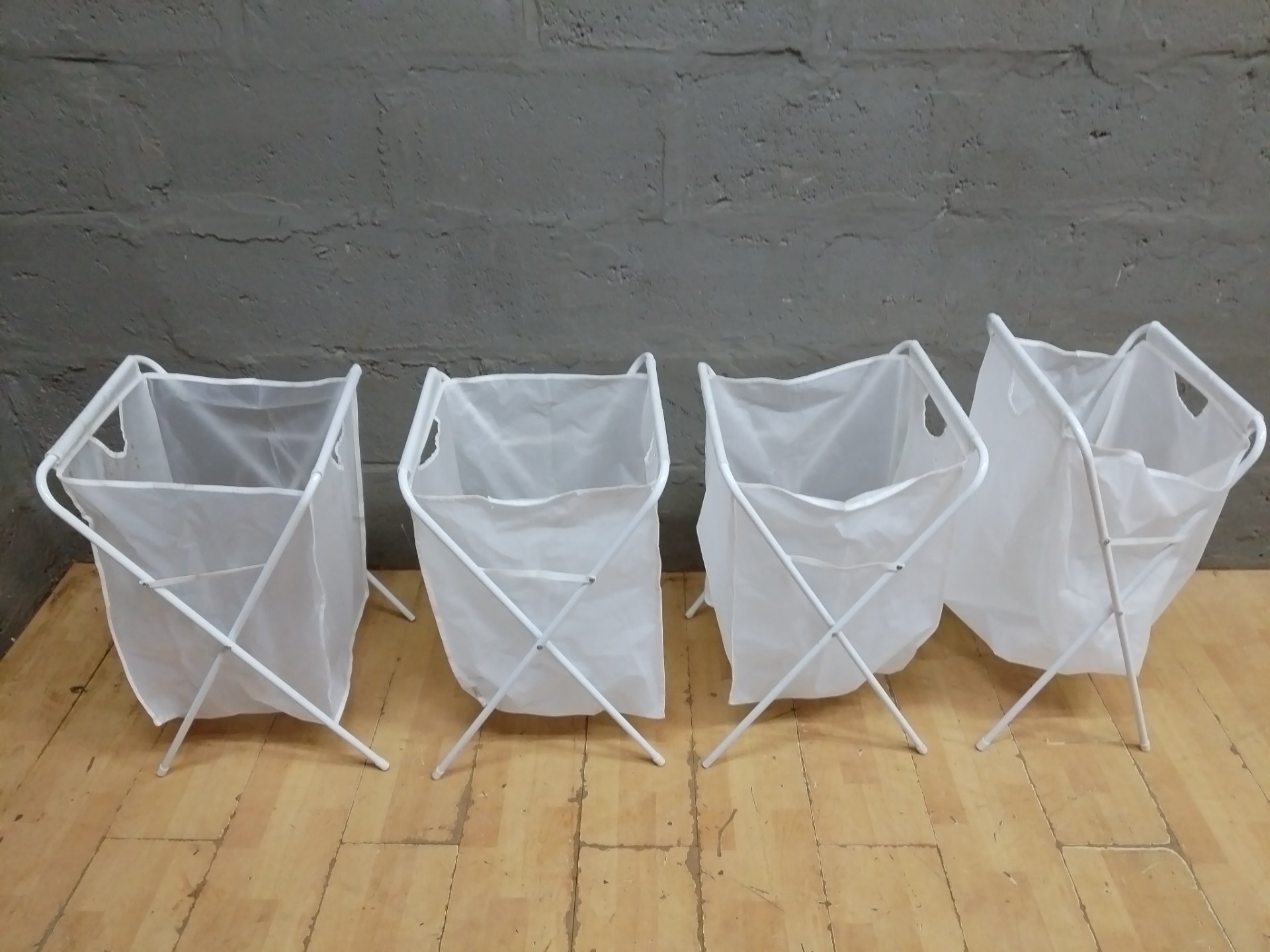 Set of 4 White Fabric Laundry Hampers with Metal Folding Frames (40 x 40 x 53 cm)