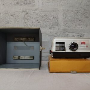 Braun Paximat N24 slide projector with wooden base and carrying case - tested, lamp lights