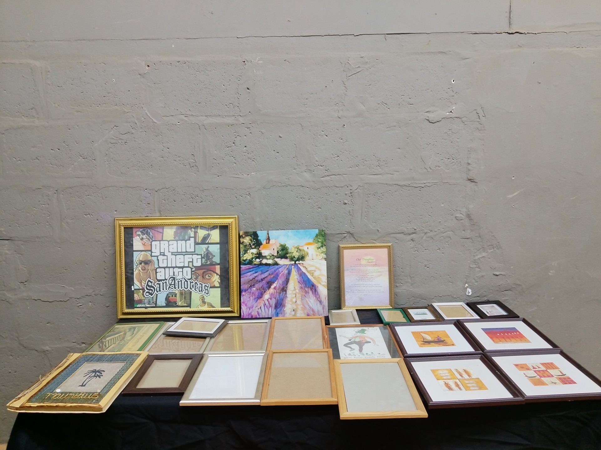 Mixed lot of 22 picture frames & framed prints — assorted sizes, mostly with glass