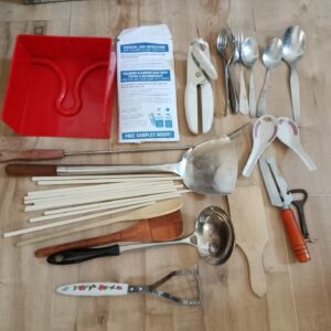 Assorted kitchen utensils lot — 24 pieces (mixed metal, wood, ceramic)