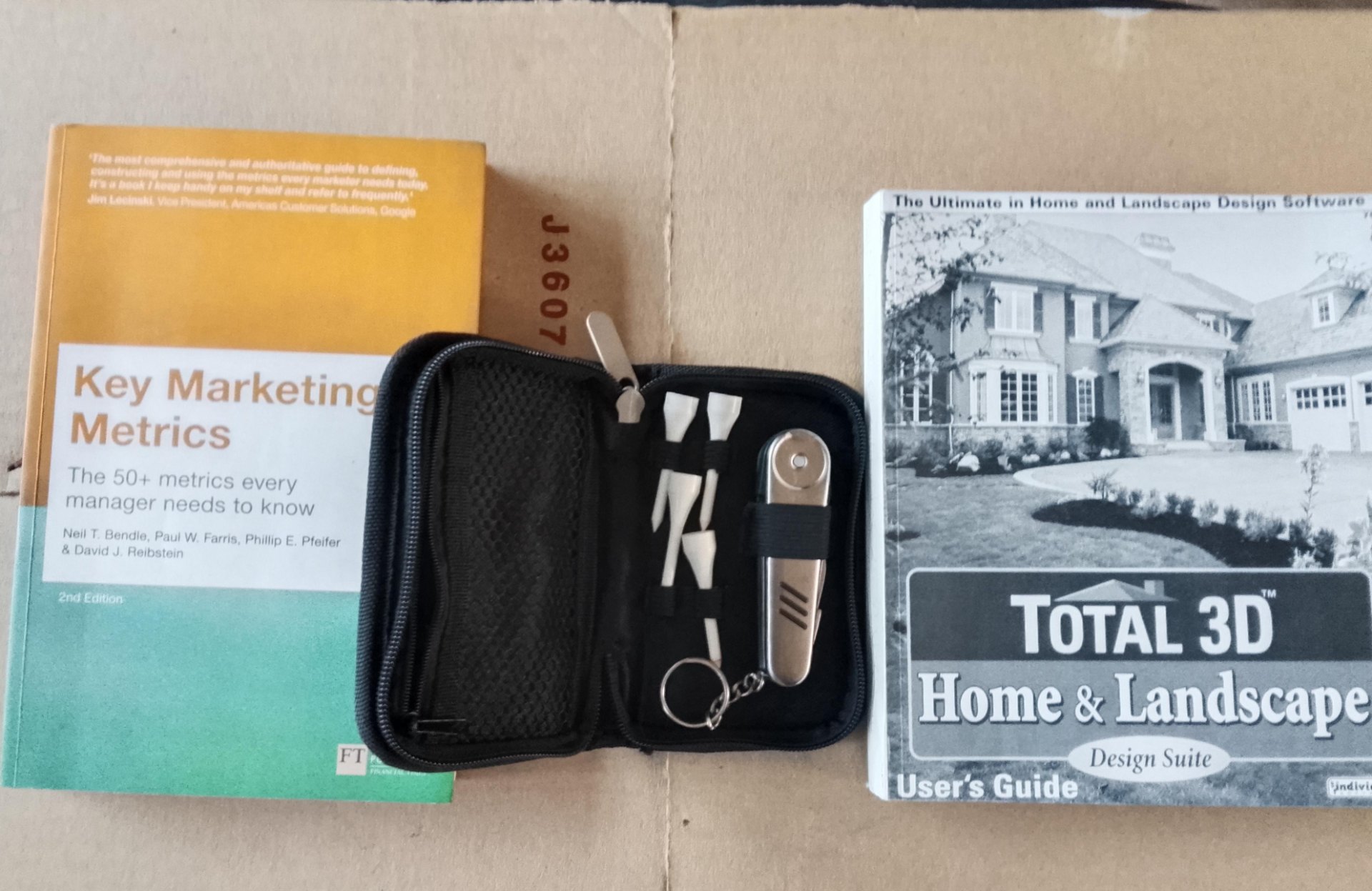 Mixed lot: ‘Key Marketing Metrics’ + ‘Total 3D Home & Landscape’ User’s Guide + Zipped manicure/grooming kit