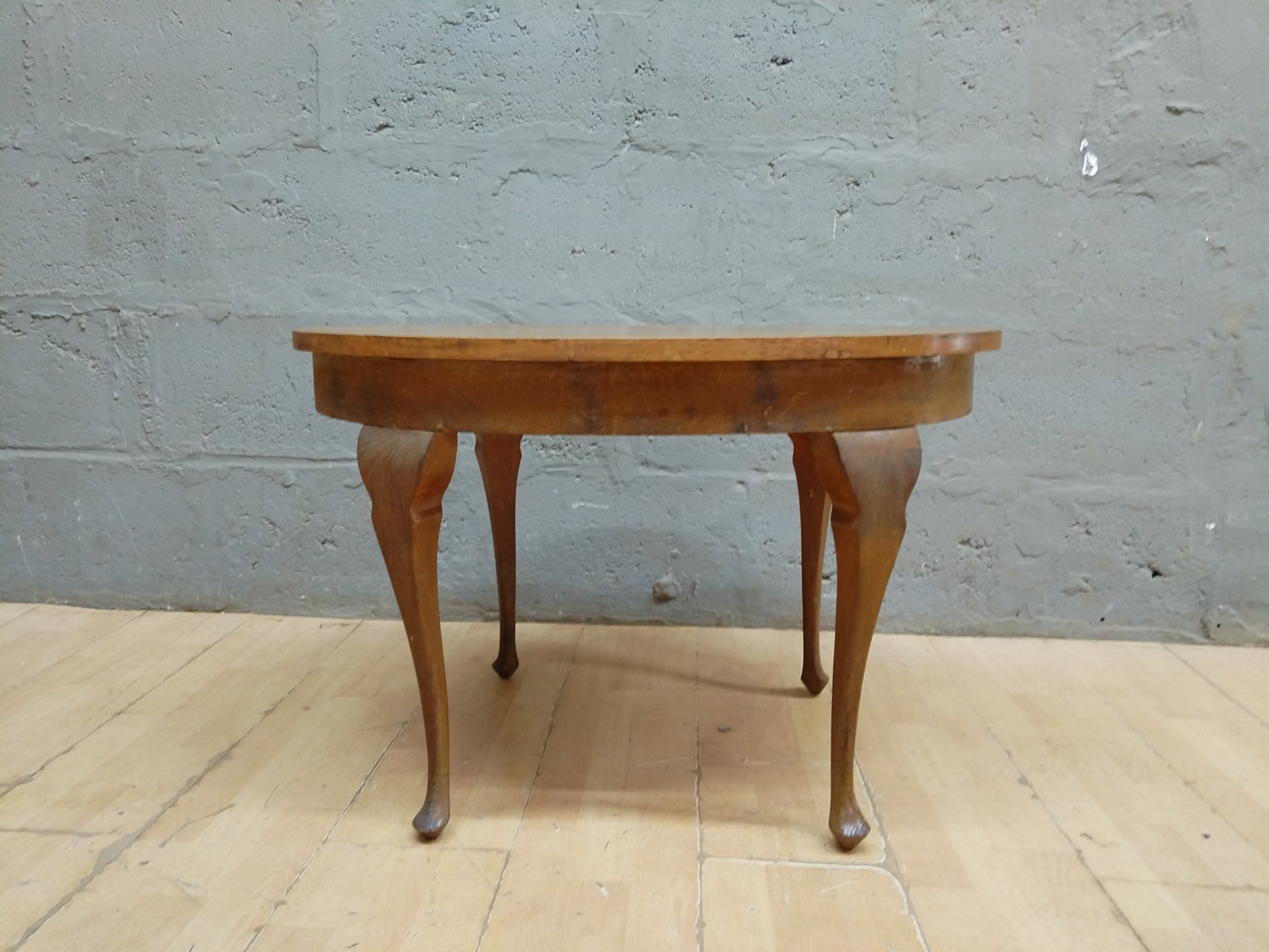 Small oval veneered occasional table with cabriole legs — solid joints, age-related wear