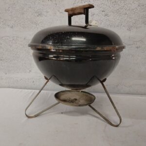 Weber-style Portable Kettle Charcoal BBQ – 35cm grate, heavy surface rust, untested