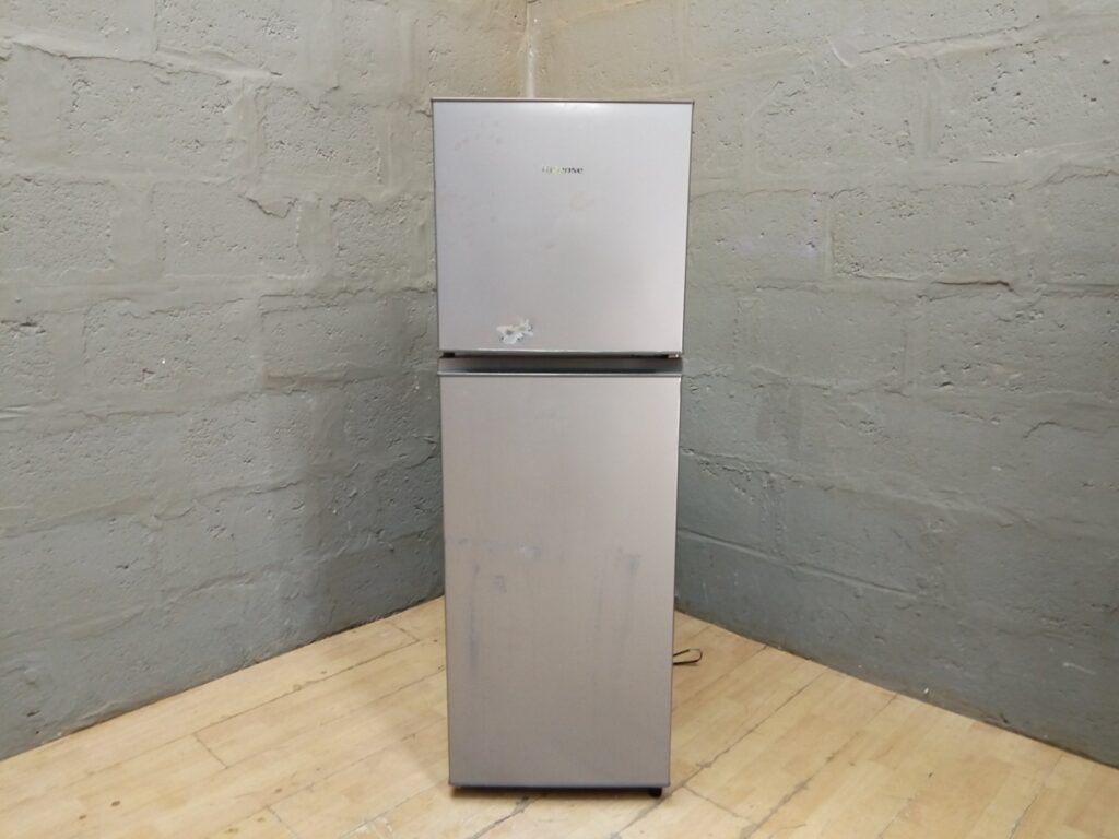 Hisense H225TTS compact top‑freezer refrigerator – tested & working, visible paint loss/corrosion