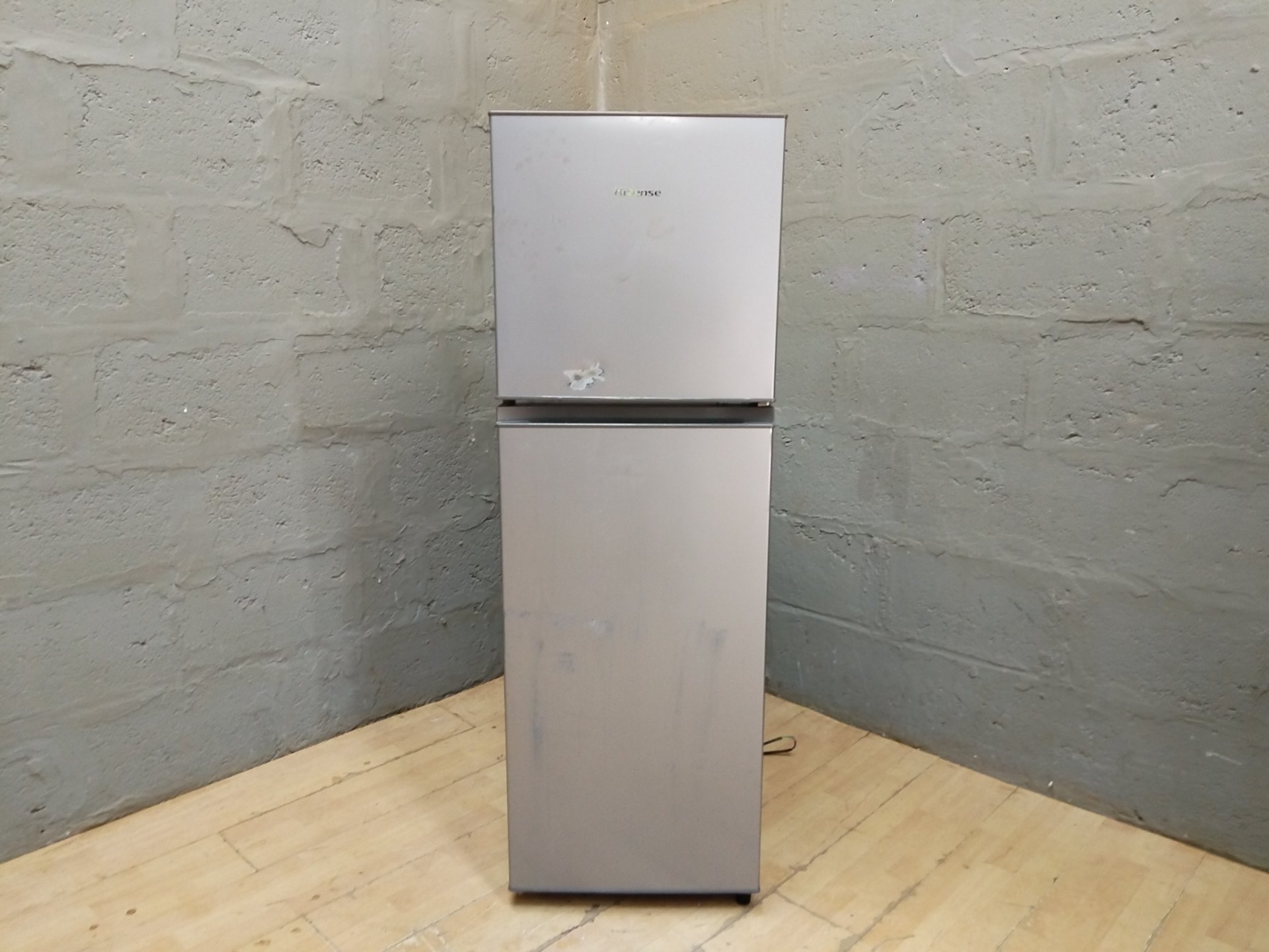 Hisense H225TTS compact top‑freezer refrigerator – tested & working, visible paint loss/corrosion