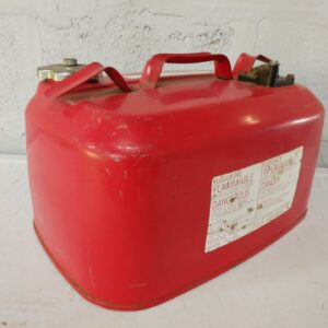 Suzuki 23L Portable Outboard Petrol Fuel Tank — Red, filler cap & quick‑connect, used