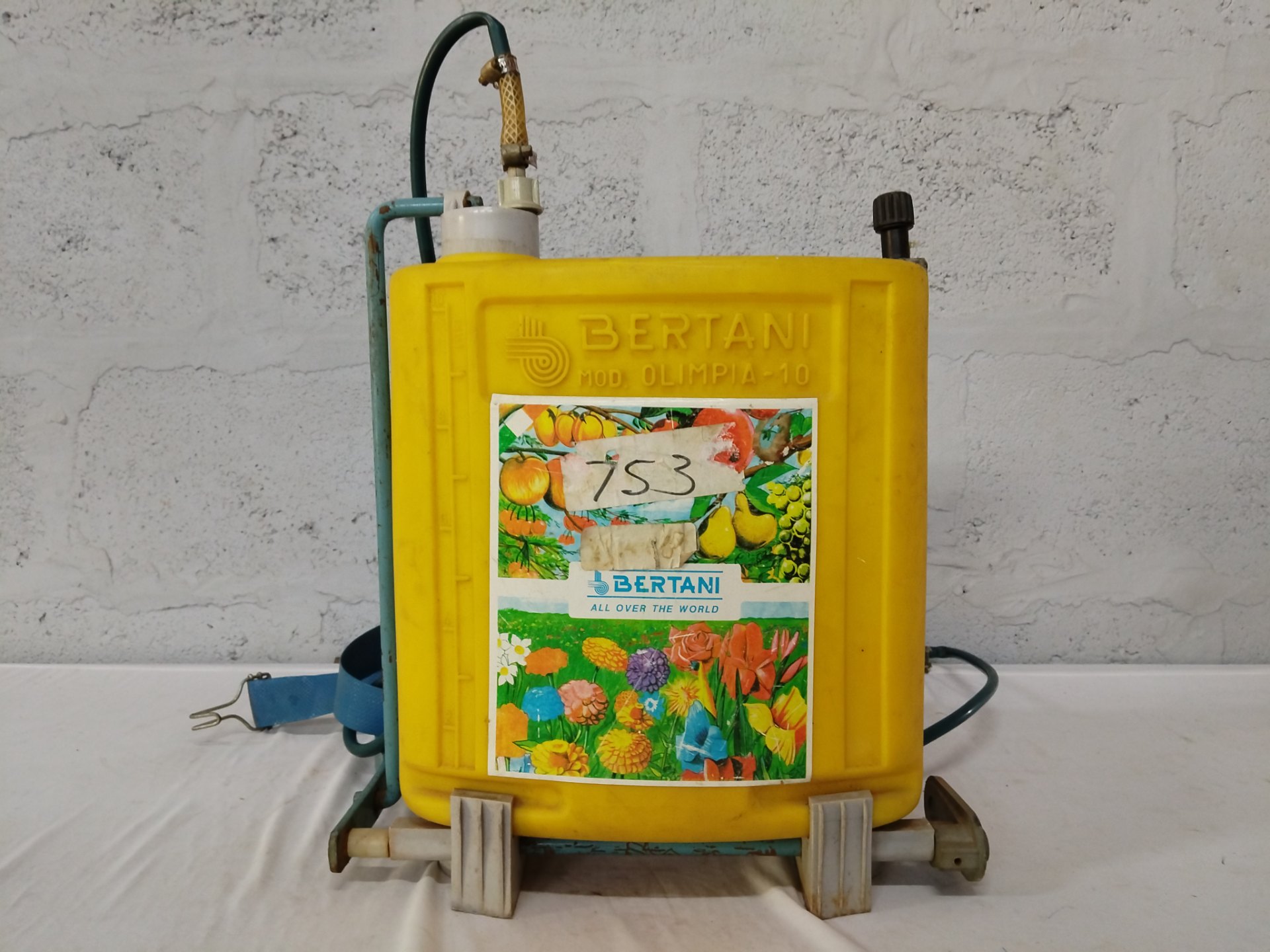 BERTANI Mod. OLIMPIA-10 Yellow Backpack Sprayer – Hose, Pump Knob, Wand & Straps (Not Working)