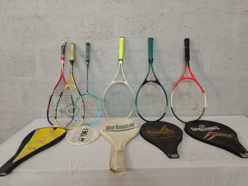 Mixed lot of 6 used tennis/badminton rackets with 5 soft covers (Dunlop, Prince, Yonex, Kennex, Spalding visible)