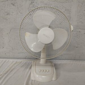 Logik 30cm Desk Fan (TS07-30) — Working, 3‑Speed, Oscillates — Used with Cosmetic Yellowing