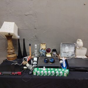 Mixed lot: lamps, light fittings, small appliances & electronics — 34 items