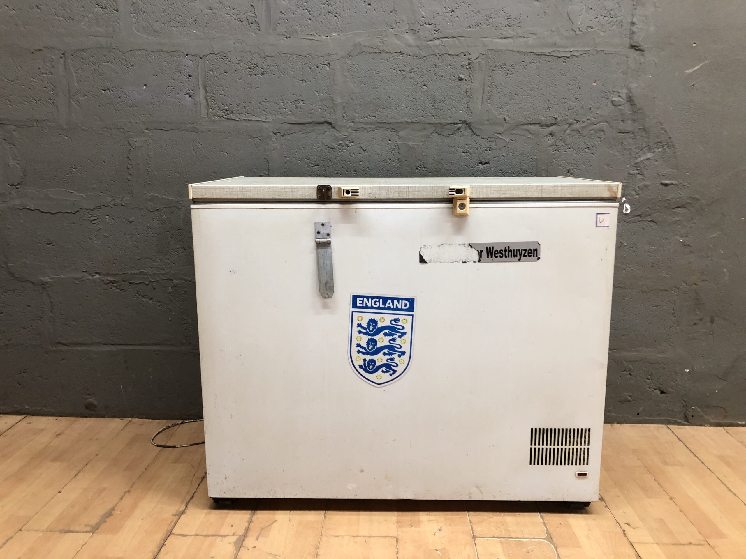 White Chest Freezer – Single Unit, 58 x 107 x 90 cm, Model Plate Photo Supplied