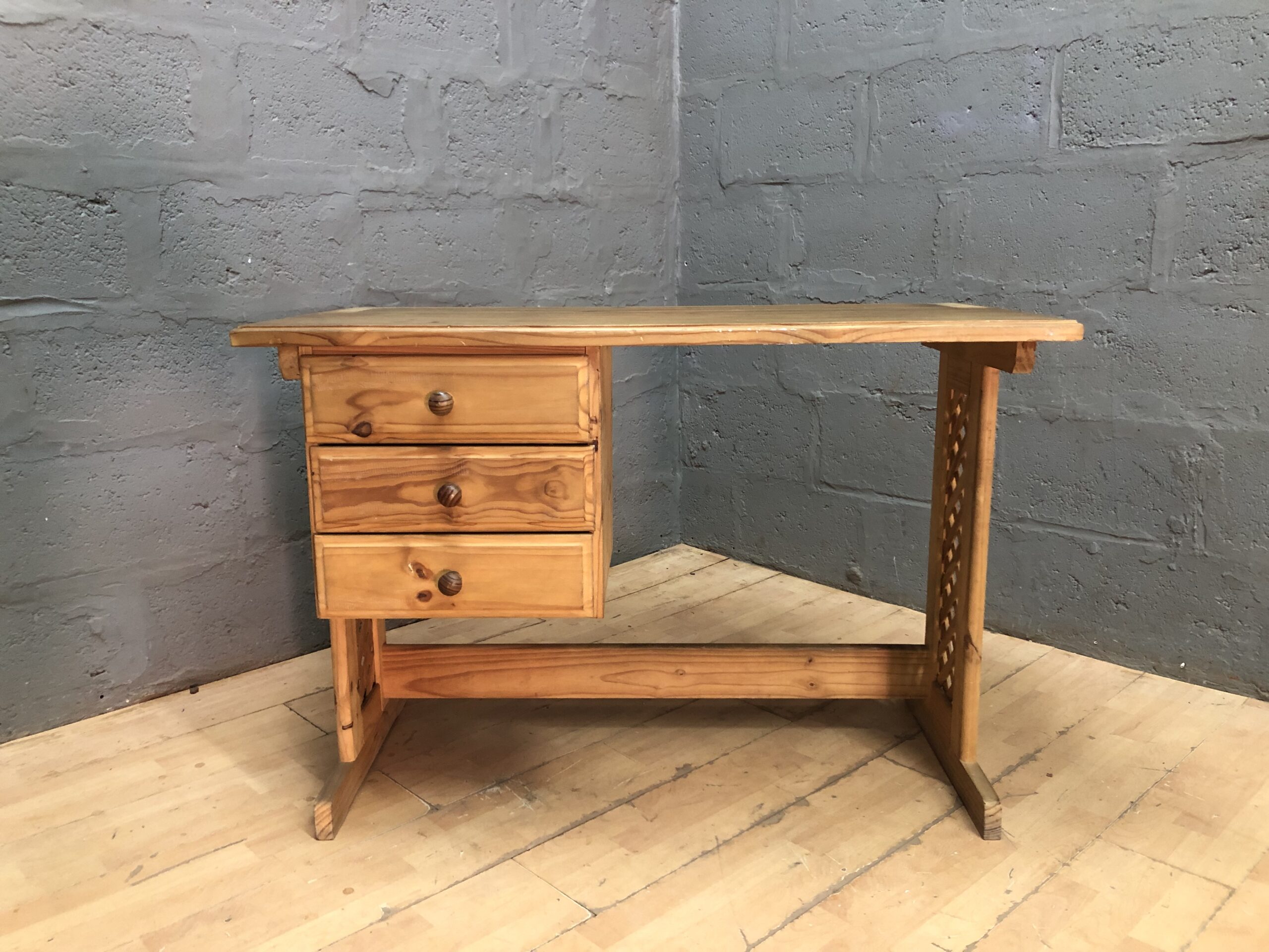 Used Solid-Wood Three-Drawer Desk — Light Brown, 59 x 118 x 80 cm