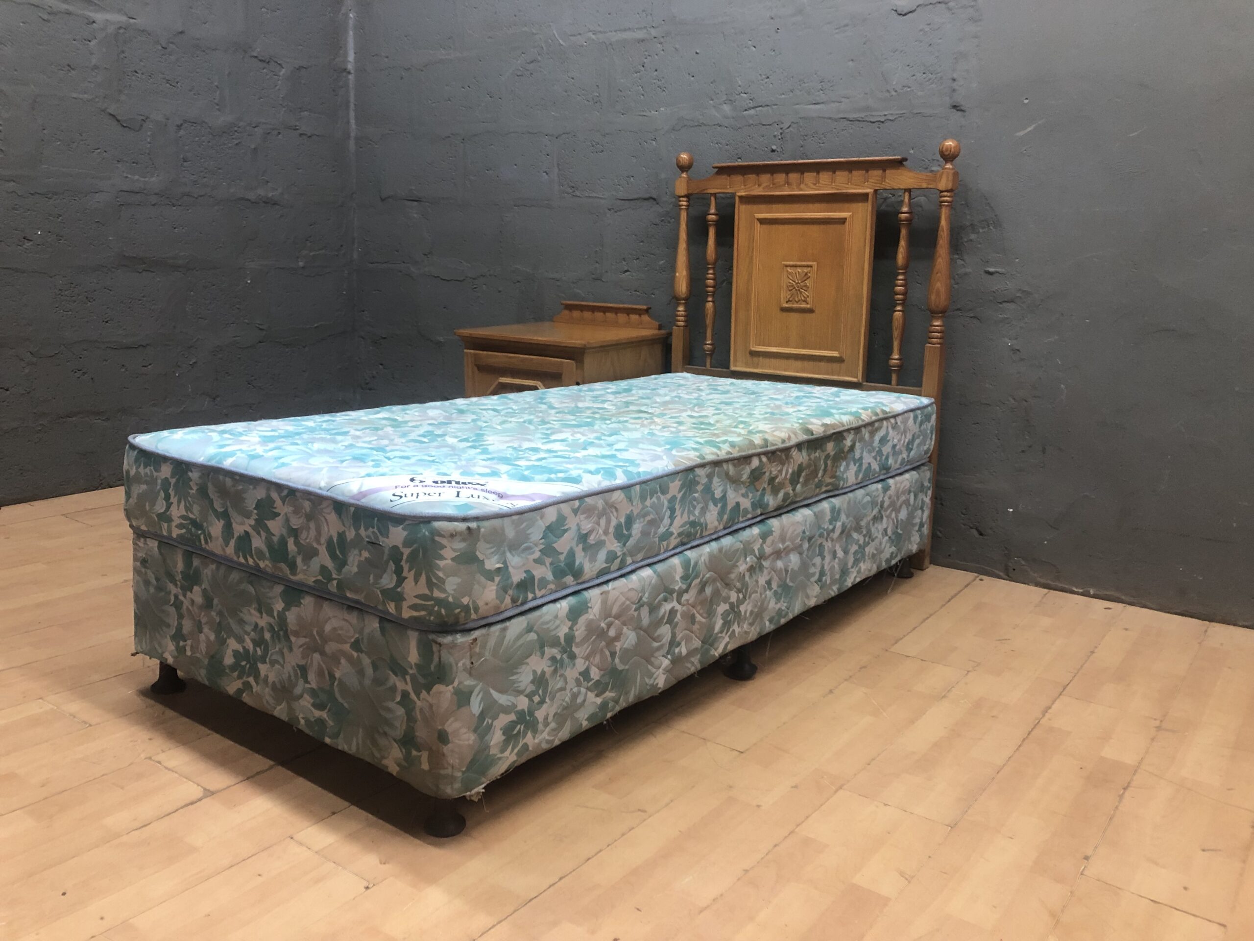 Single bed set with Softex mattress, wooden headboard and matching nightstand