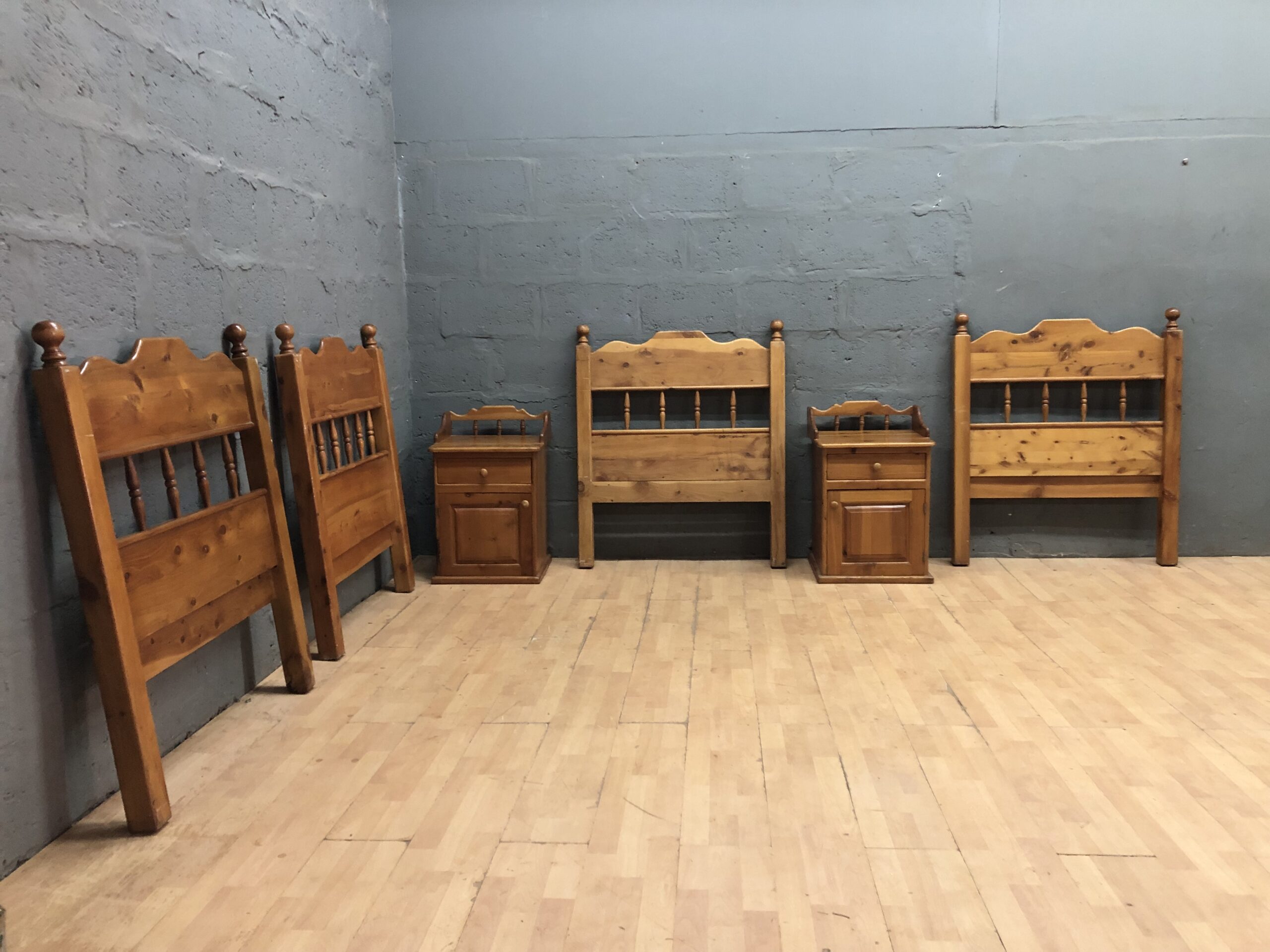 Set of 4 Single Bed Headboards & 2 Matching Nightstands, Medium Brown Wood Tone