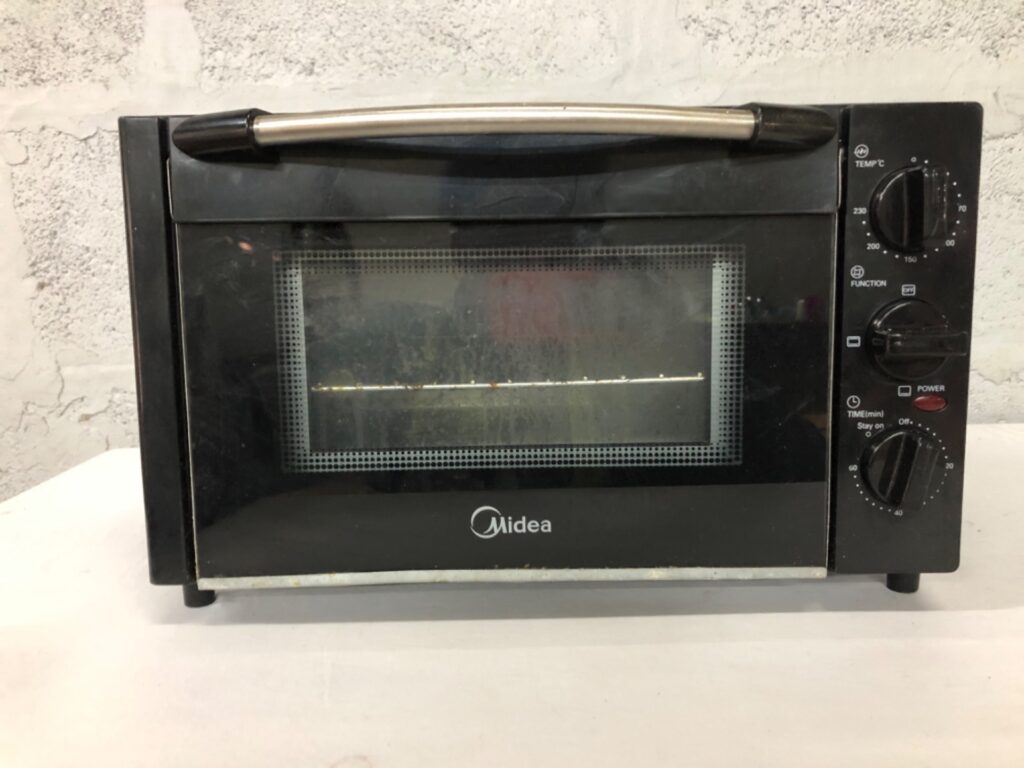 Midea MG18EGC 18L Electric Oven – Used, Complete, Needs Cleaning