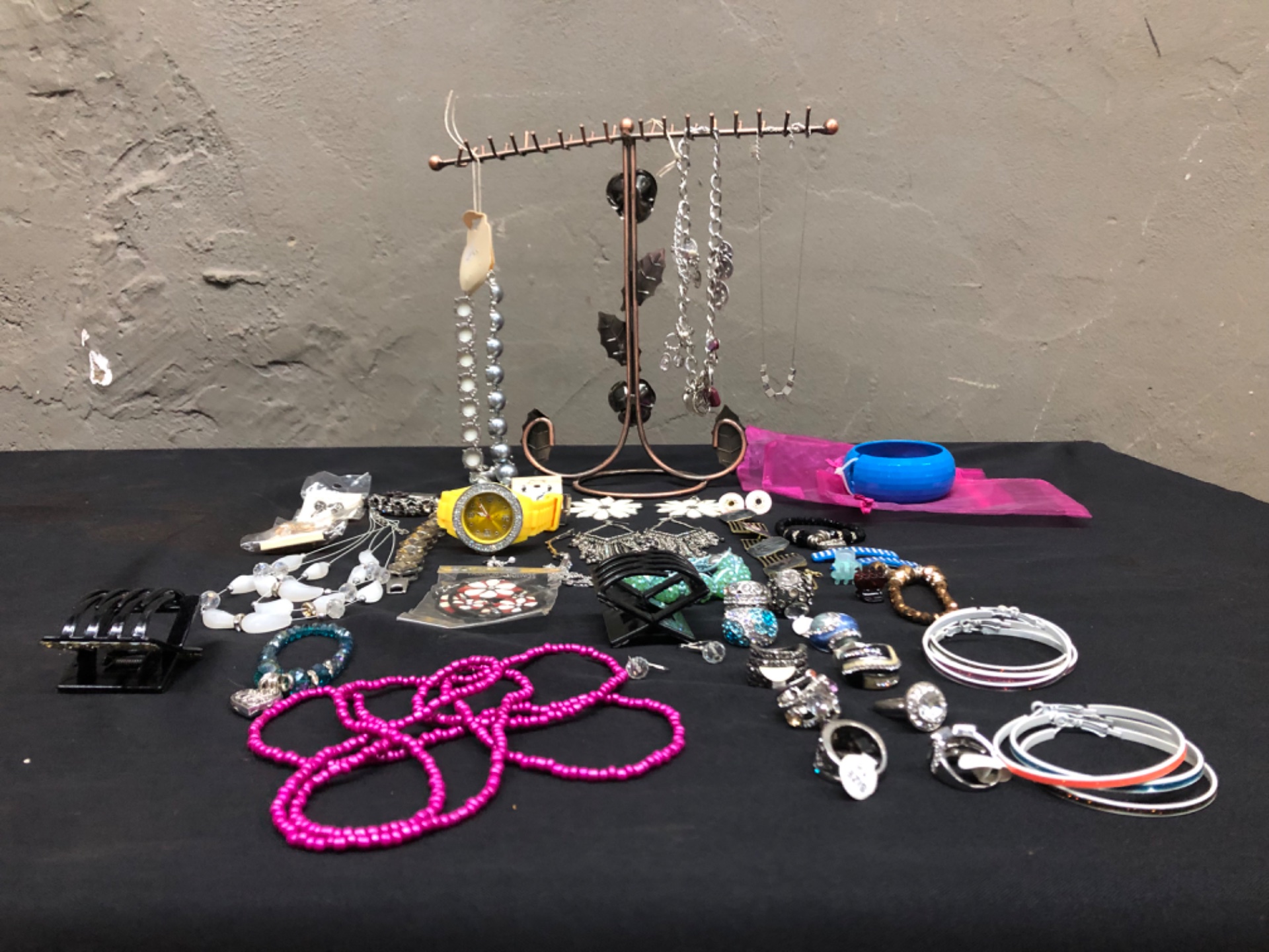 Bulk Lot of Costume Jewellery & Accessories – Bracelets, Necklaces, Watches, Earrings & More
